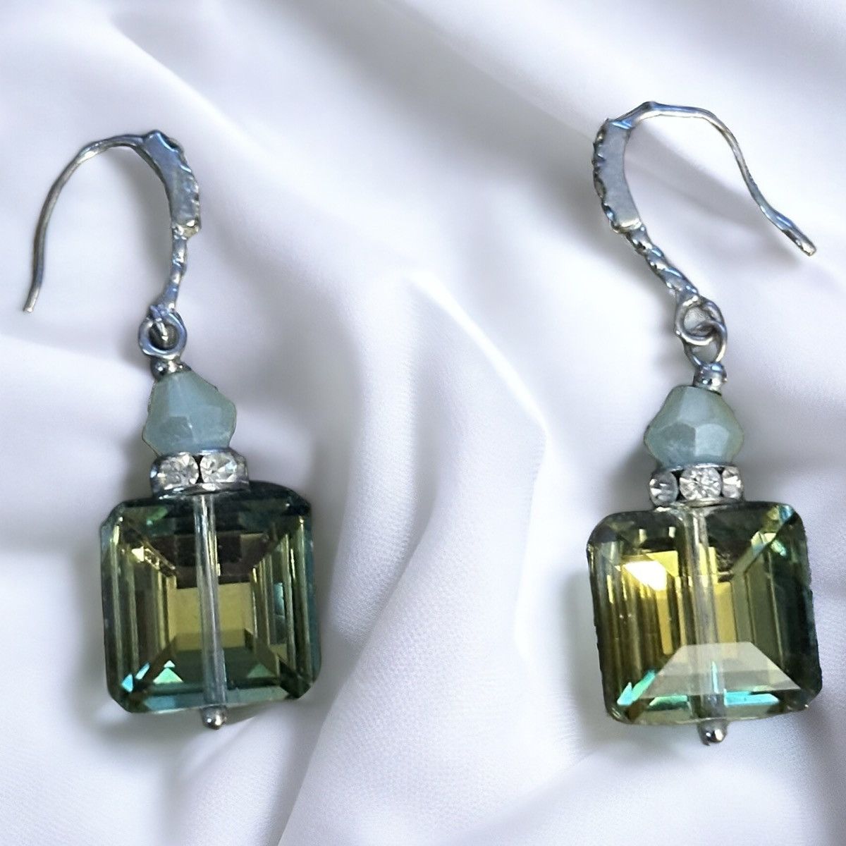 Other Green AB crystal cube dangle earrings Size ONE SIZE - 1 Thumbnail