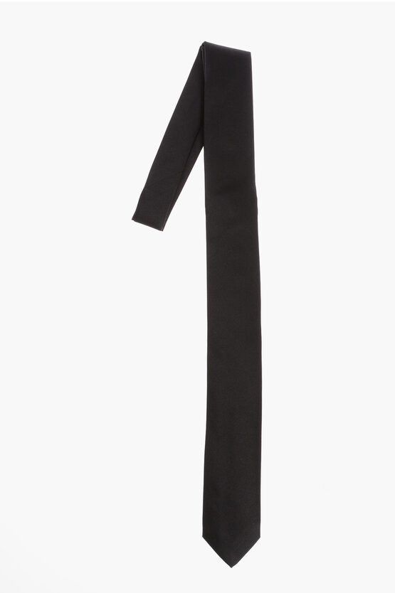 og1mm0624 Size: OS / Sold Silk Tie in Black