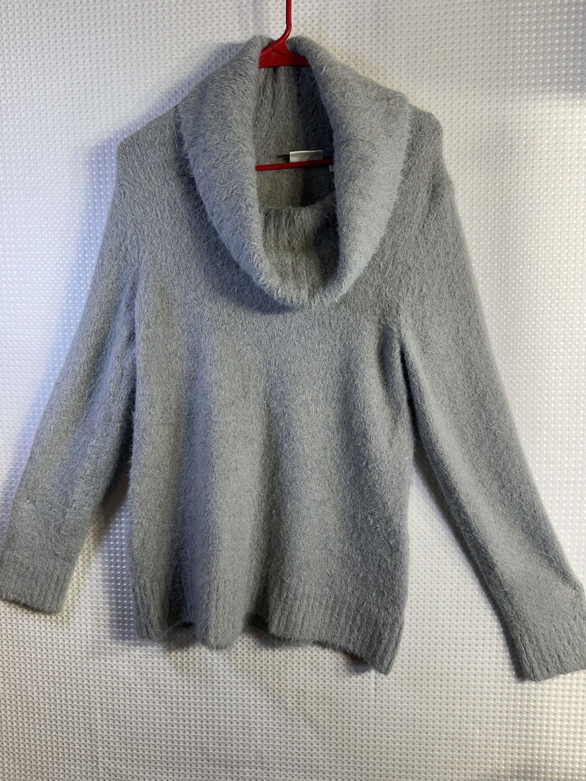 Anthropologie Anthropologie gray fuzzy cowl neck pullover sweater Size M / US 6-8 / IT 42-44 - 2 Thumbnail