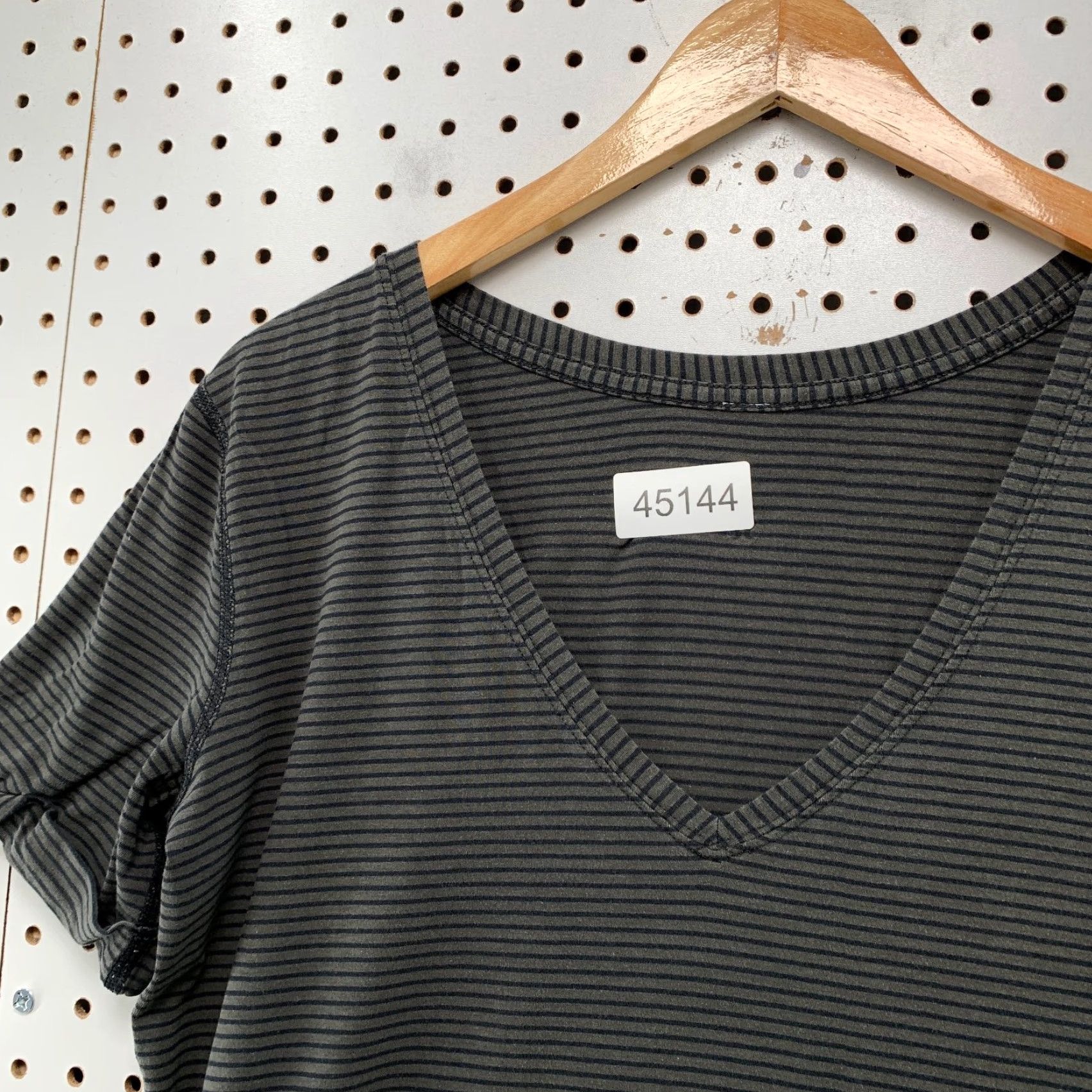 Lululemon Lululemon Love T Shirt Womens Fits Medium Black Striped Short Sleeve V Neck - Women's T-Shirt, Black, Medium, Striped, Love Theme, Activewear Size M / US 6-8 / IT 42-44 - 4 Thumbnail