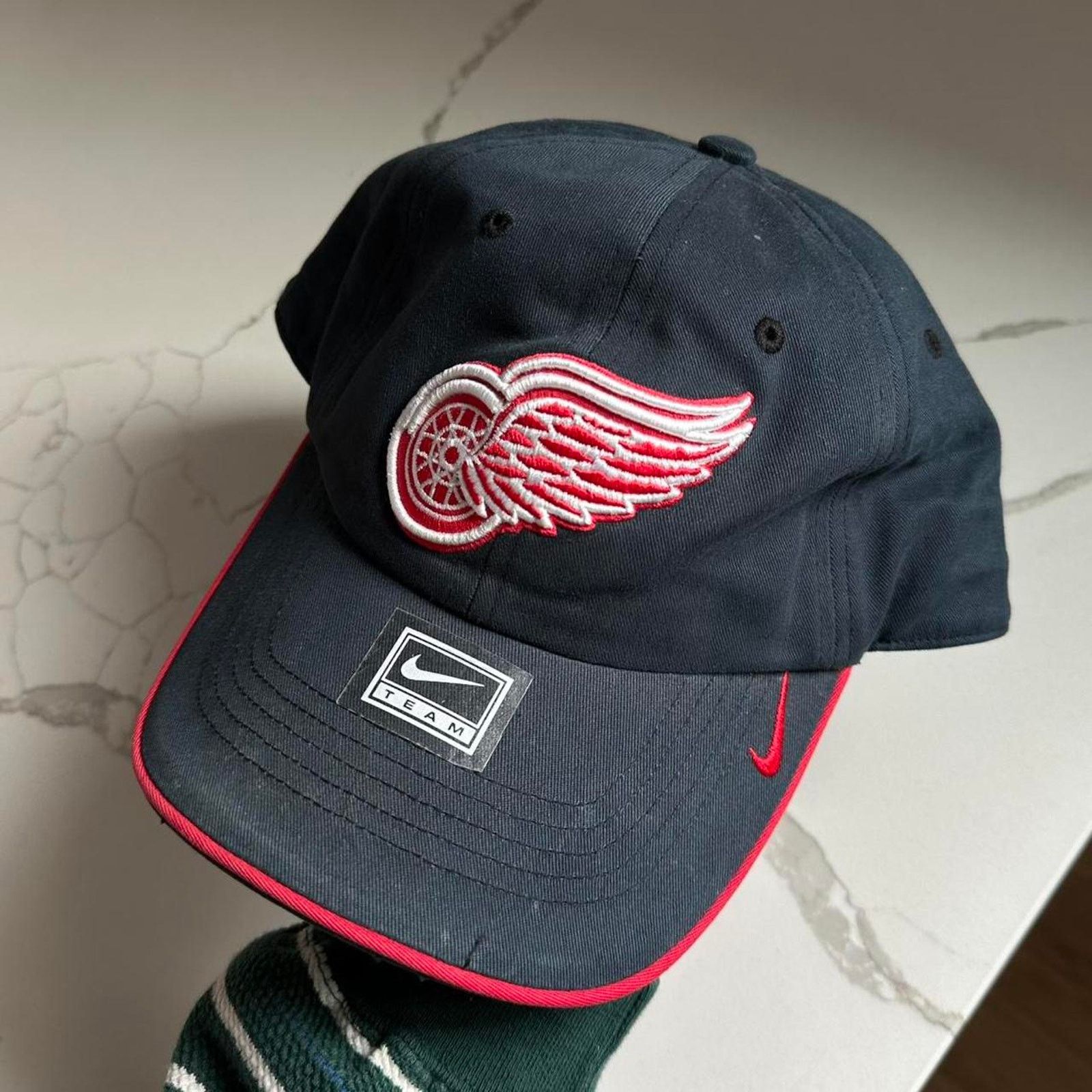 NHL Vintage Y2K Nike Black Faded Detroit Red Wings Hockey Hat Size ONE SIZE - 2 Thumbnail