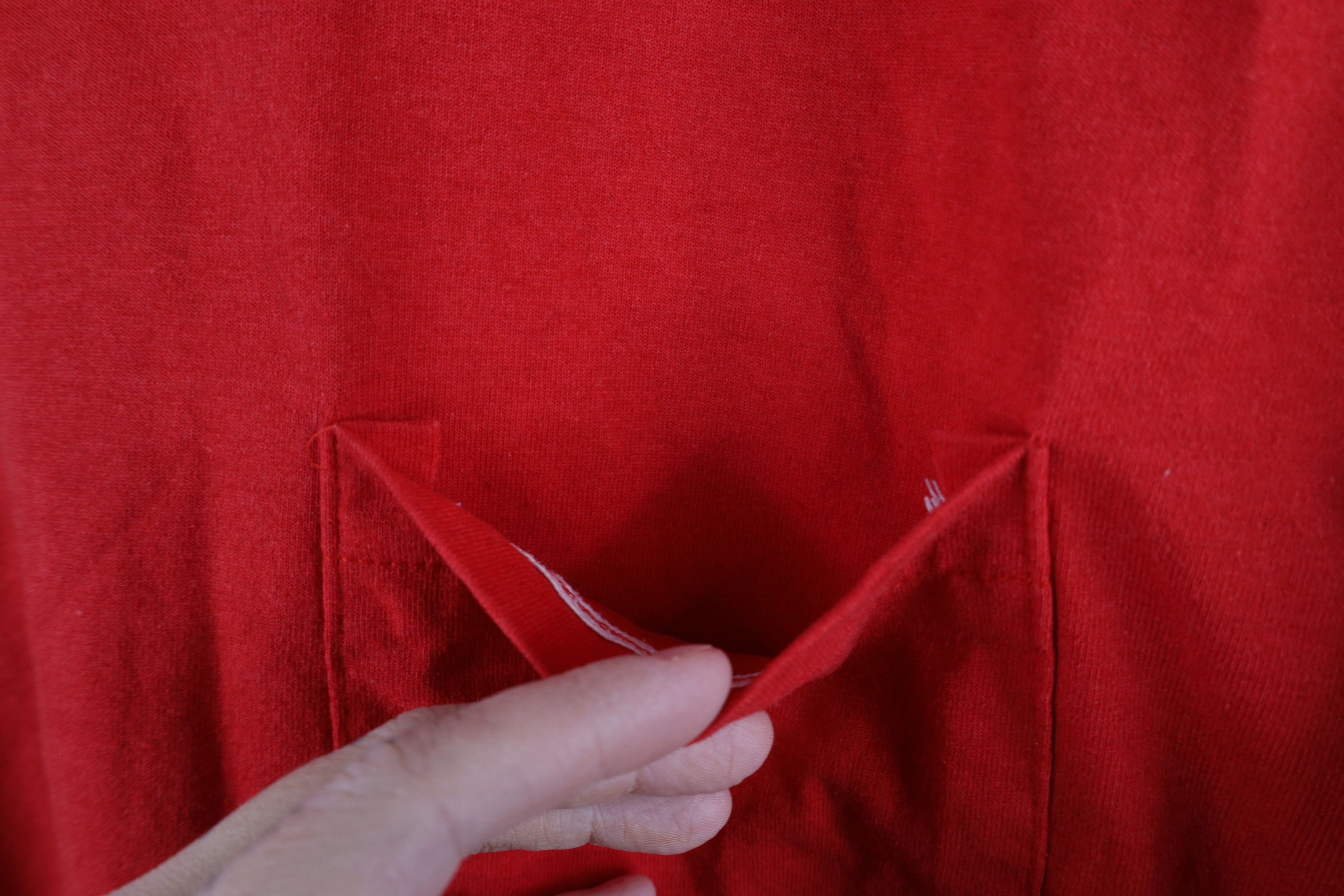Vintage Vintage 90s Streetwear Blank Pocket T-Shirt Red USA Size US L / EU 52-54 / 3 - 4 Thumbnail