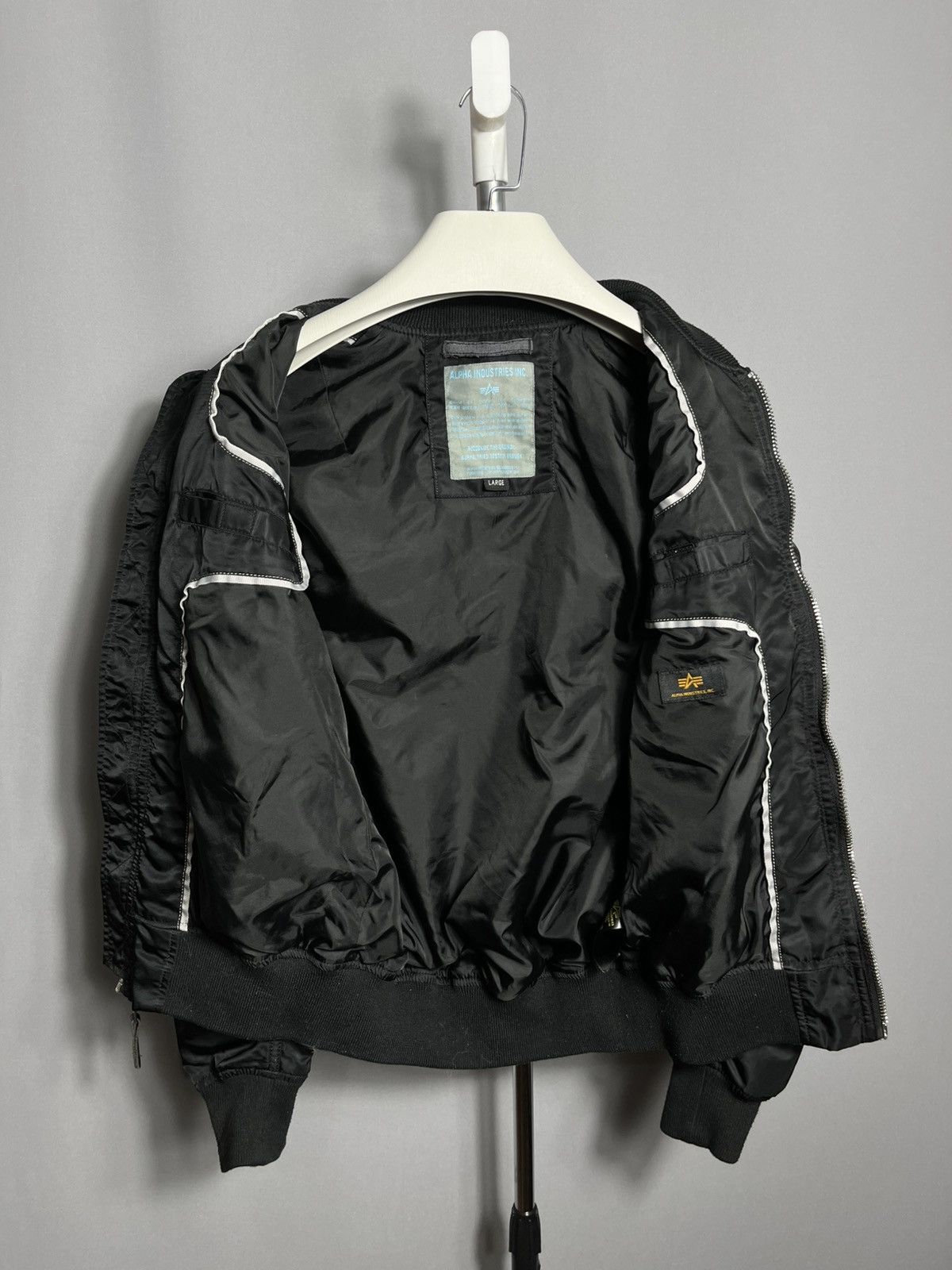 Alpha Industries alpha industries bomber jacket ma-1 flight pilot black nylon Size L / US 10 / IT 46 - 9 Thumbnail