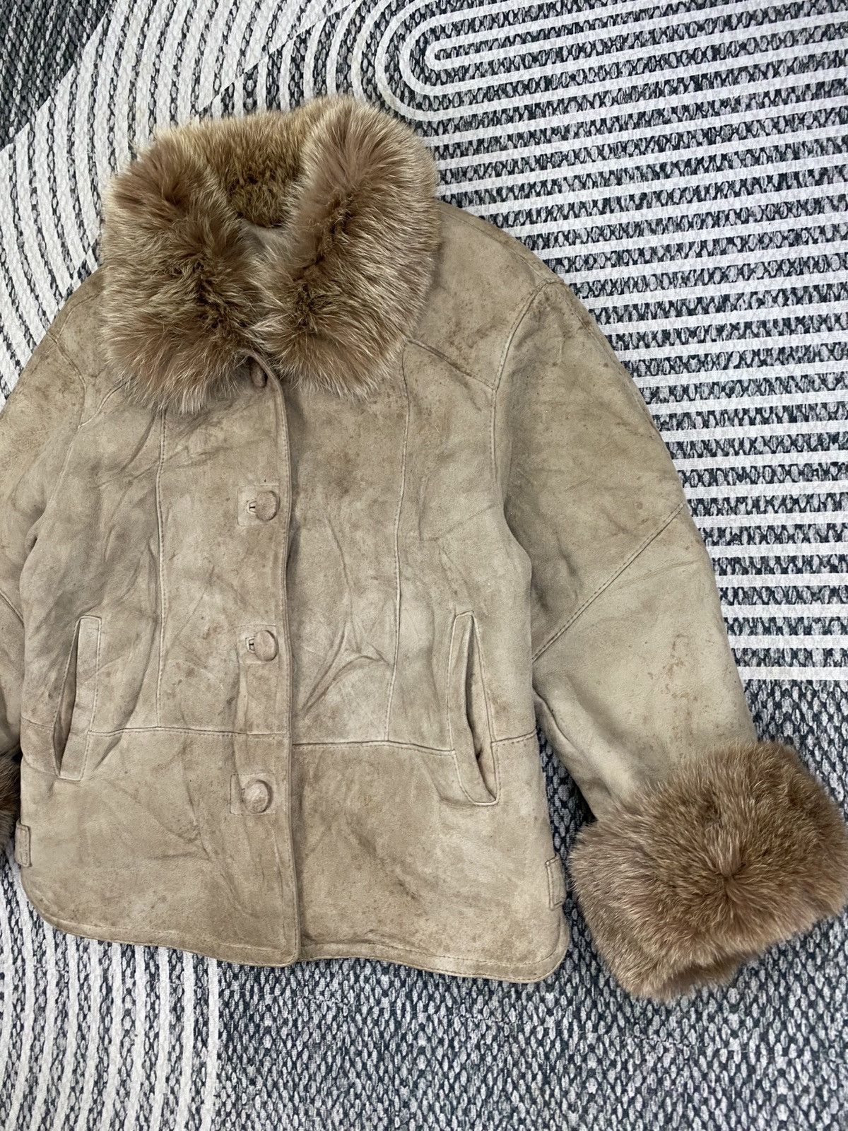 Pierre Balmain Vintage Pierre Balmain Fur Lined Suede Distressed Jacket Size M / US 6-8 / IT 42-44 - 4 Thumbnail