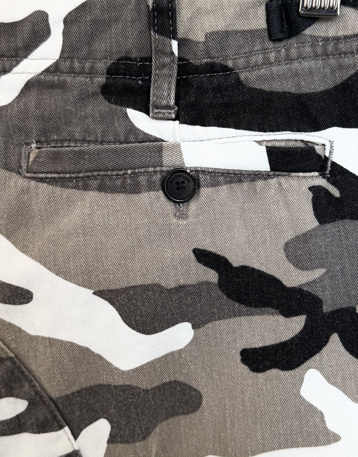 Balenciaga Balenciaga Army Camouflage Pants AW18 Size US 30 / EU 46 - 6 Thumbnail