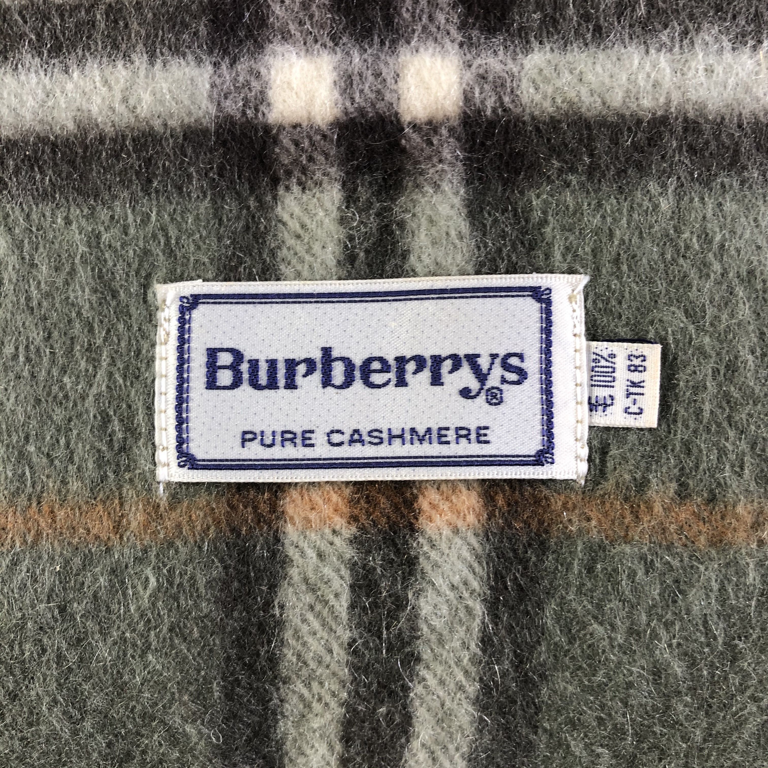 Burberry Burberrys Pure Cashmere Scarf / Muffler / Neckwear Size ONE SIZE - 4 Thumbnail