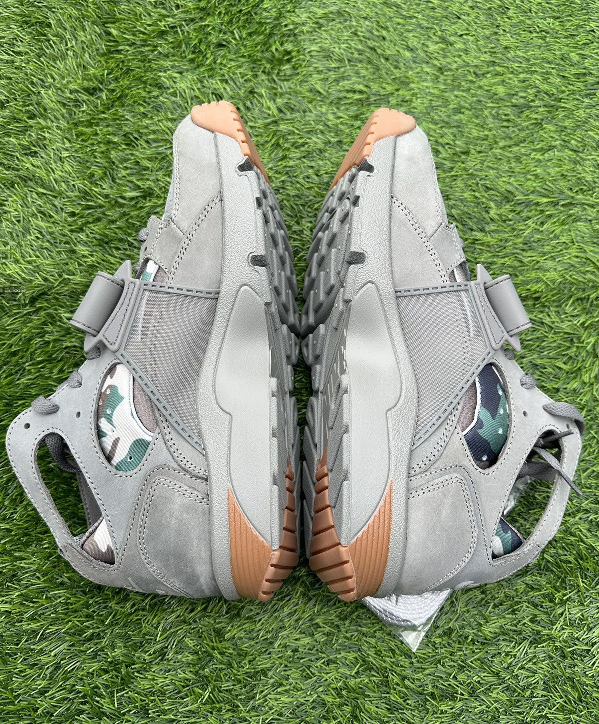 Corteiz × Nike Corteiz x Nike Air Trainer Huarache Gully Grey Size 10 M Size US 10 / EU 43 - 6 Thumbnail