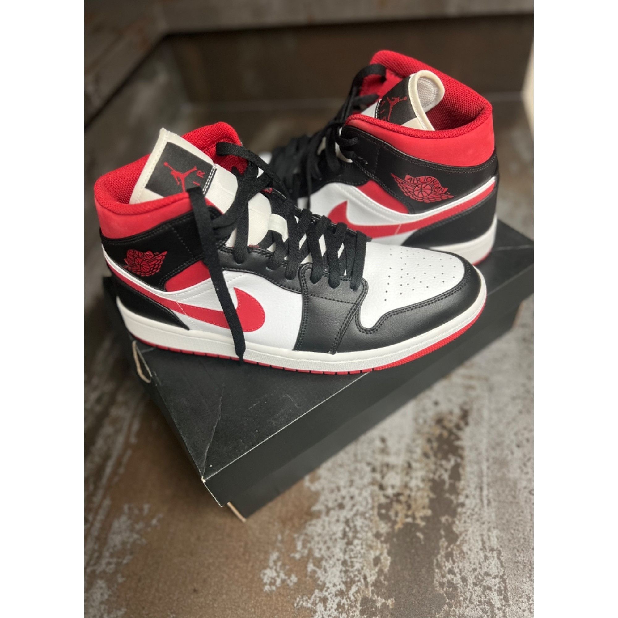 Nike Jordan 1 Mid Gym Red Black White Used Size 10.5- 554724-122 Size US 10.5 / EU 43-44 - 4 Thumbnail