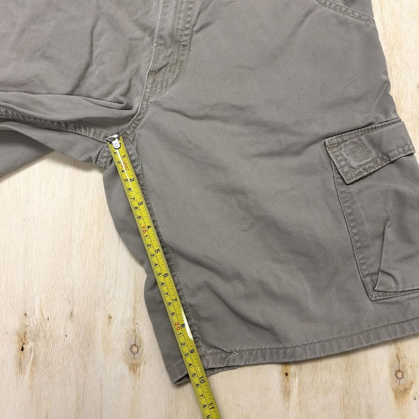 Levi's VINTAGE Levi's Cargo Shorts Mens 30 Beige Cotton Canvas Relaxed Fit 10" Inseam Size US 30 / EU 46 - 7 Thumbnail