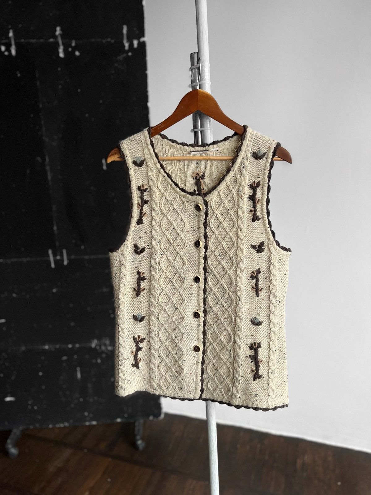 Vintage Vintage Womens Austrian Knitted Y2K Cute Vest 90s Style Size M / US 6-8 / IT 42-44 - 1 Thumbnail