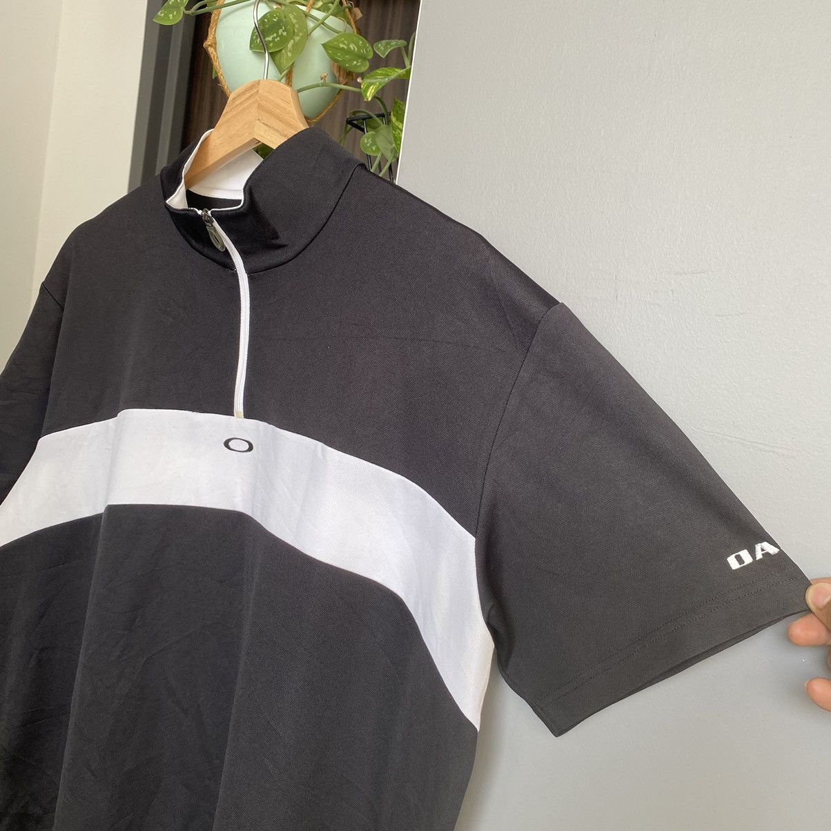 Oakley Vintage Oakley Embroidered Logo Half Zip ERD GRUNGE JERSEY Size US XL / EU 56 / 4 - 3 Thumbnail