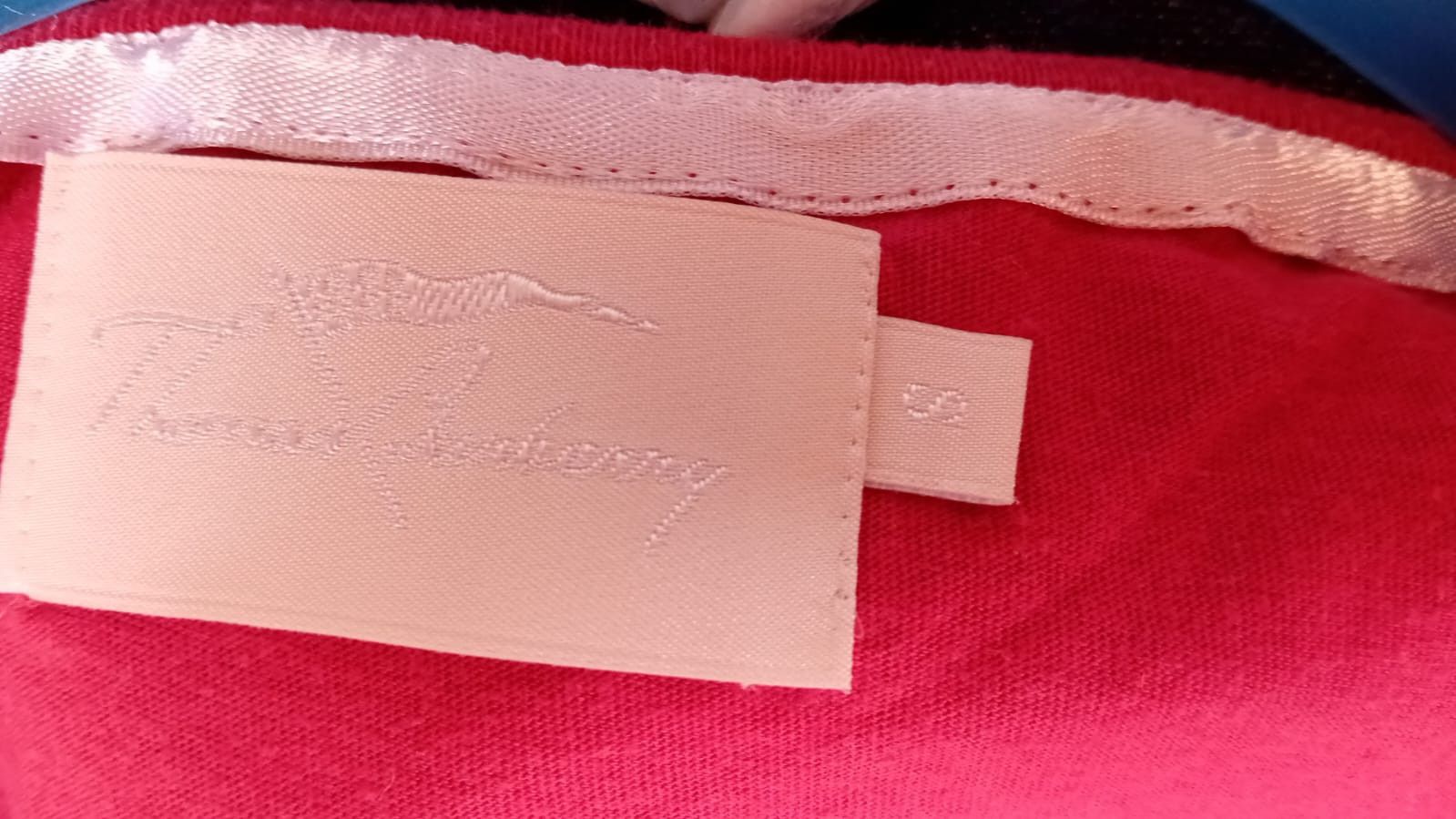 Burberry Thomas Burberry Womans t-shirt Spellout Big Logo sz S Size S / US 4 / IT 40 - 3 Thumbnail