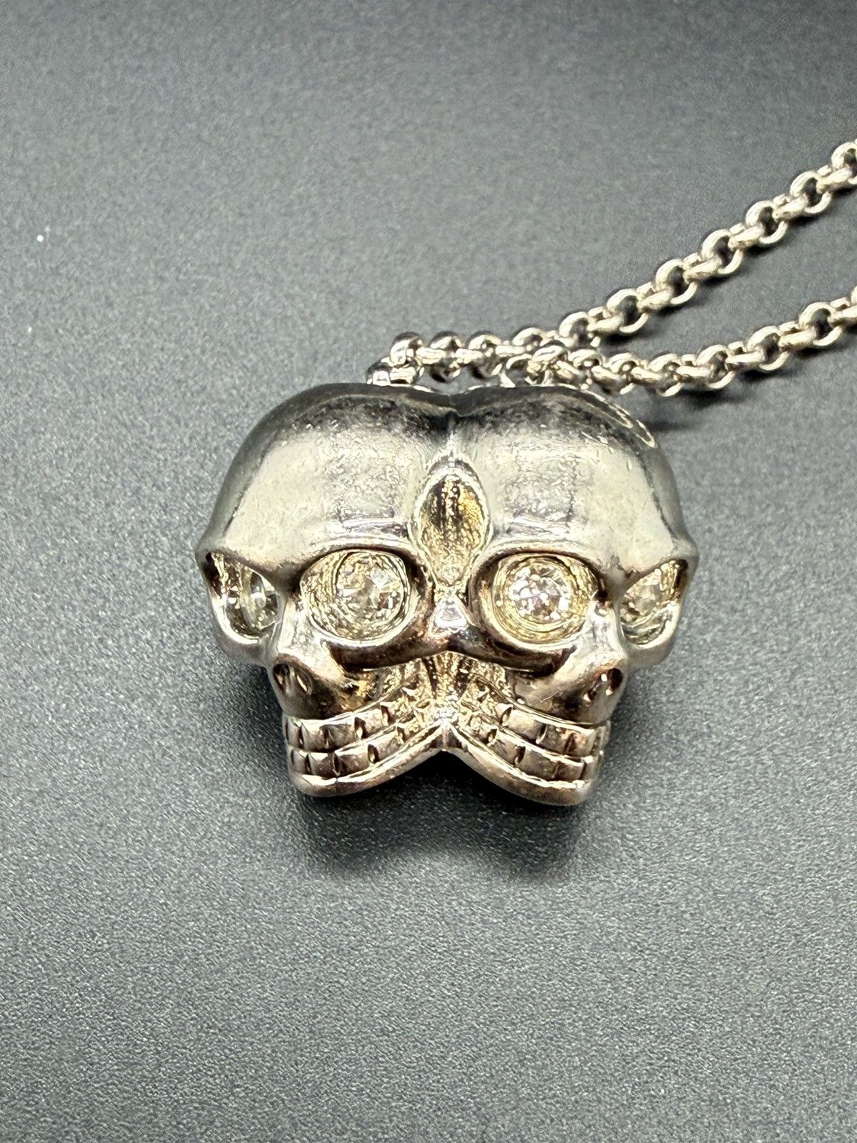 Alexander McQueen ALEXANDER MCQUEEN Silver Twin Skull Necklace Size ONE SIZE - 2 Thumbnail