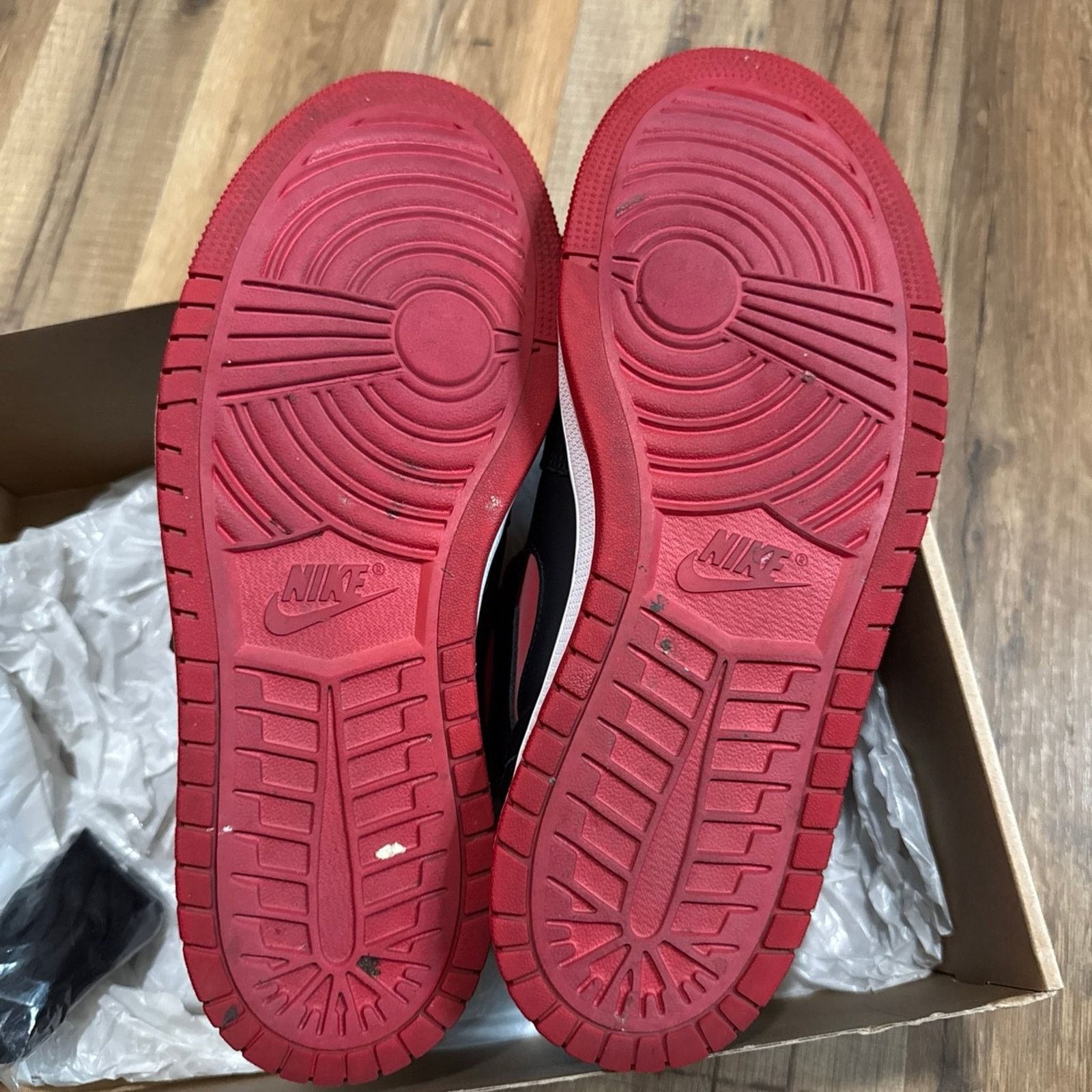 Nike Jordan 1 Zoom CMFT Black University Red Bred Size US 9.5 / EU 42-43 - 8 Thumbnail