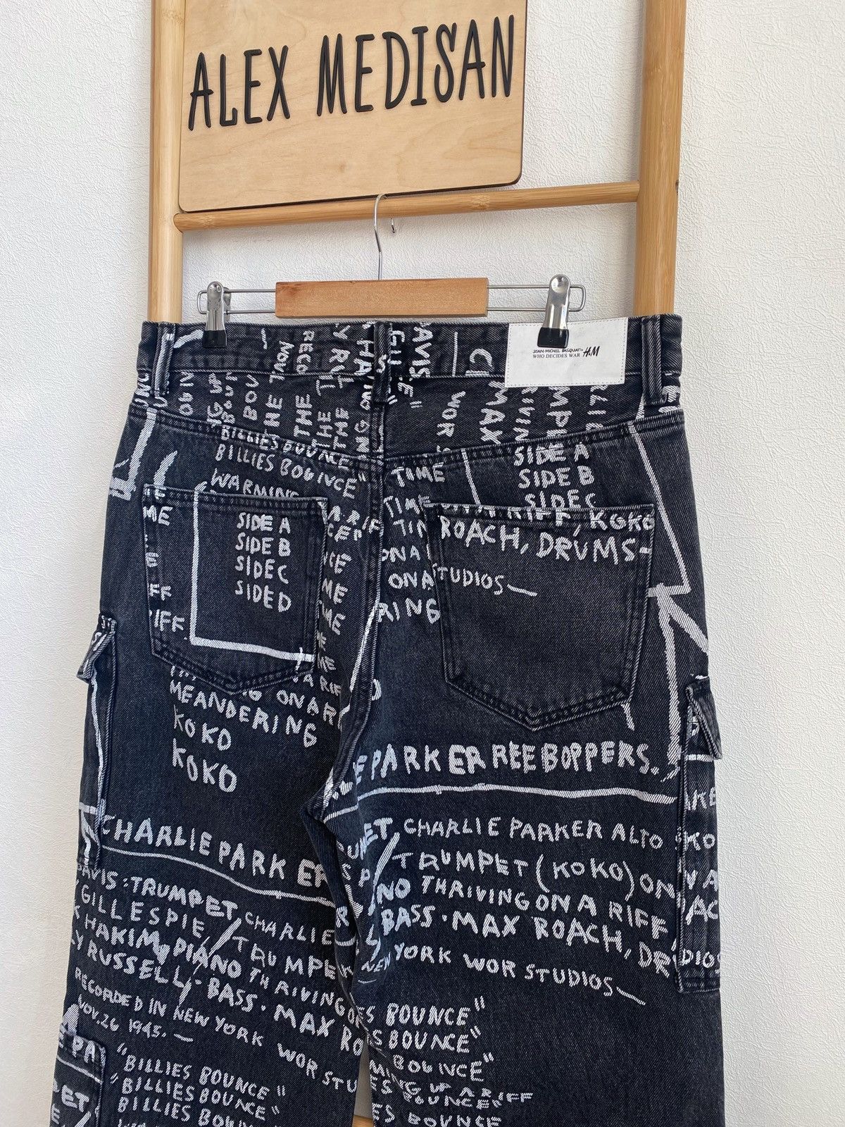 H&M × Jean-Michel Basquiat × Who Decides War Who Decides War Baggy denim jeans H&M x Basquiat x Ev&Tela Size US 34 / EU 50 - 19 Thumbnail