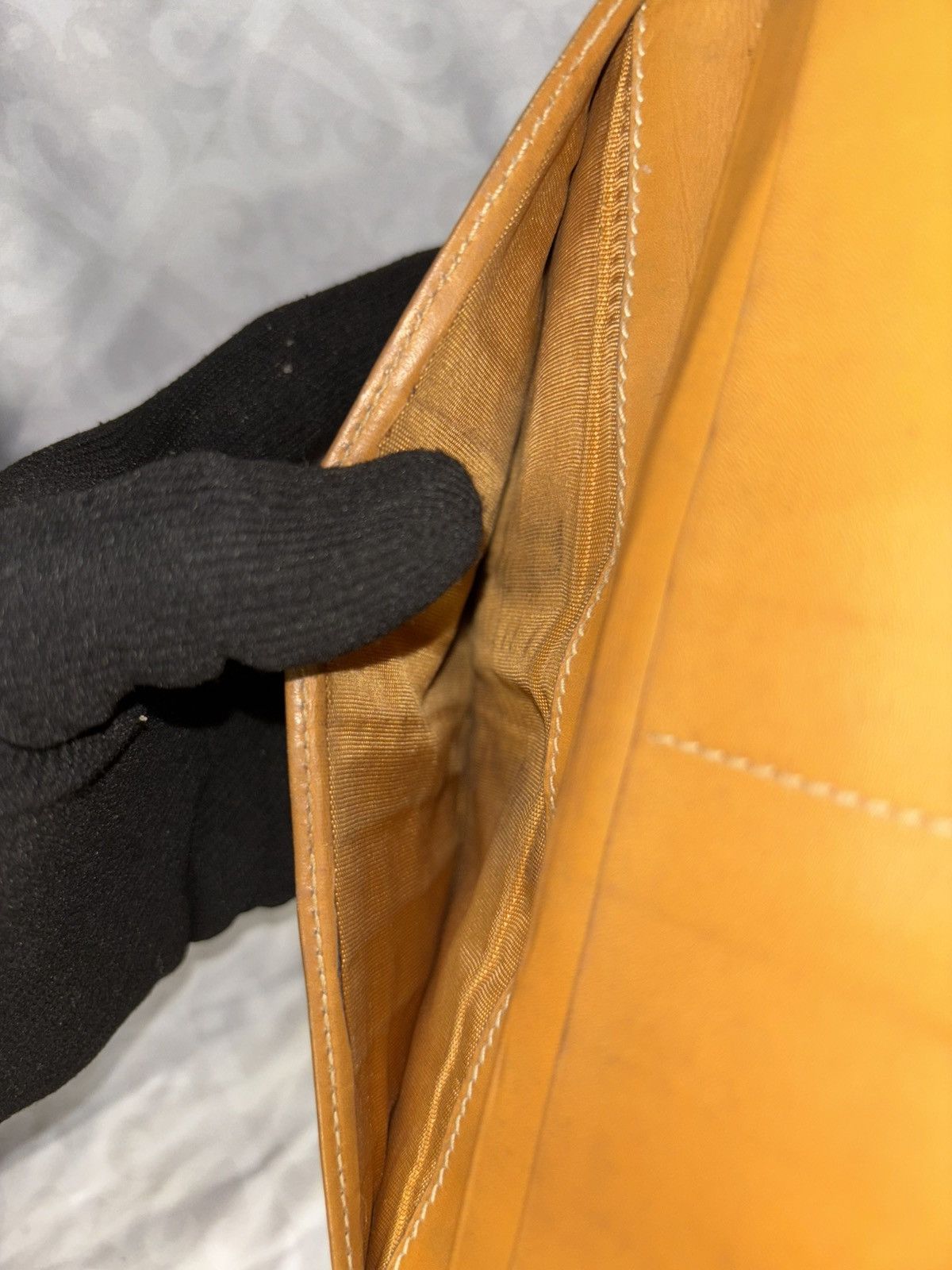 Gucci (very worn) Gucci Long Wallet Vintage Size ONE SIZE - 18 Thumbnail