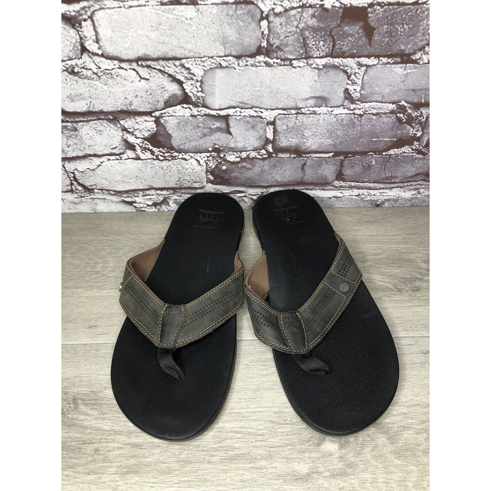 REEF Reef Gray Synthetic Flip-Flops ￼Casual Beach Sandals Men Sz Size US 11 / EU 44 - 2 Thumbnail