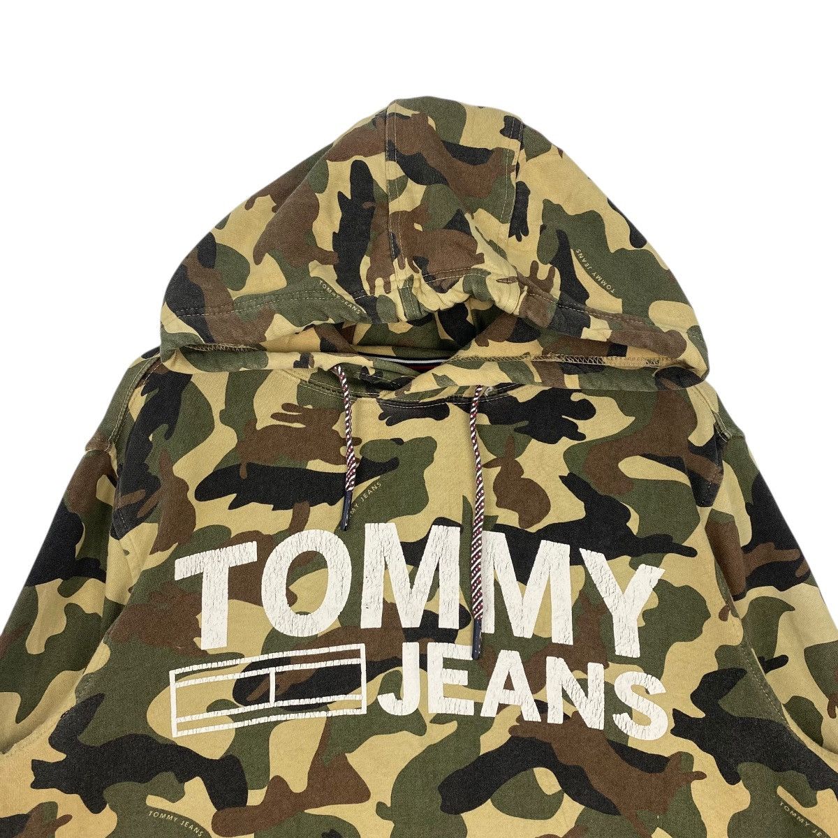 Other Vintage Tommy Jeans Camouflage Hoodie Sweater Big Logo Size US XL / EU 56 / 4 - 4 Thumbnail