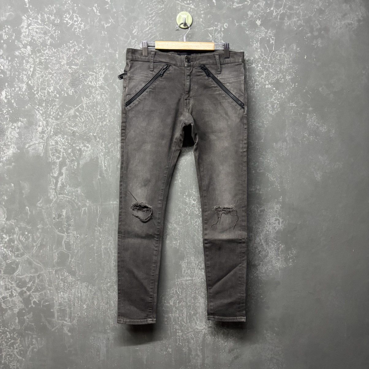 Undercover Undercover distressed Size US 30 / EU 46 - 1 Thumbnail