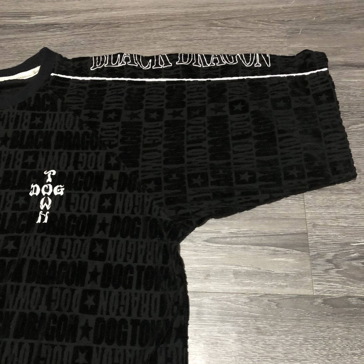 Dogtown DOG TOWN BLACK DRAGON Vintage Velour Embroidered Tee Size US XL / EU 56 / 4 - 15 Thumbnail