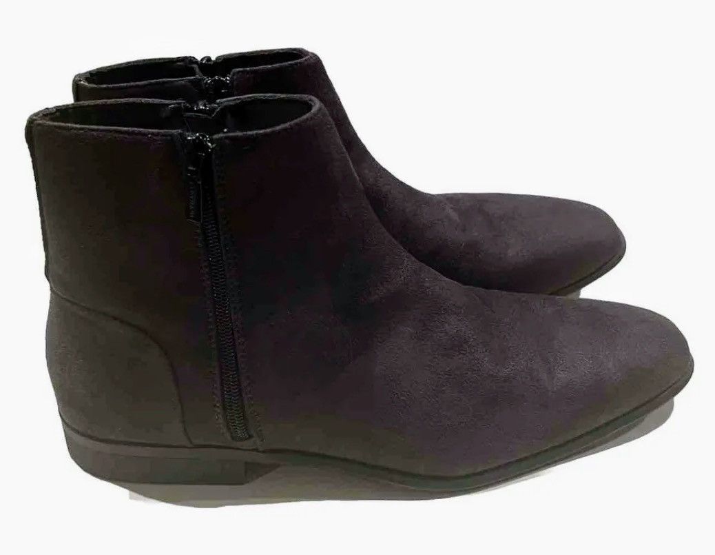 Calvin Klein CALVIN KLEIN DARK GREY LUCIANO SUEDE CHELSEA BOOTS Size US 11 / EU 44 - 2 Thumbnail