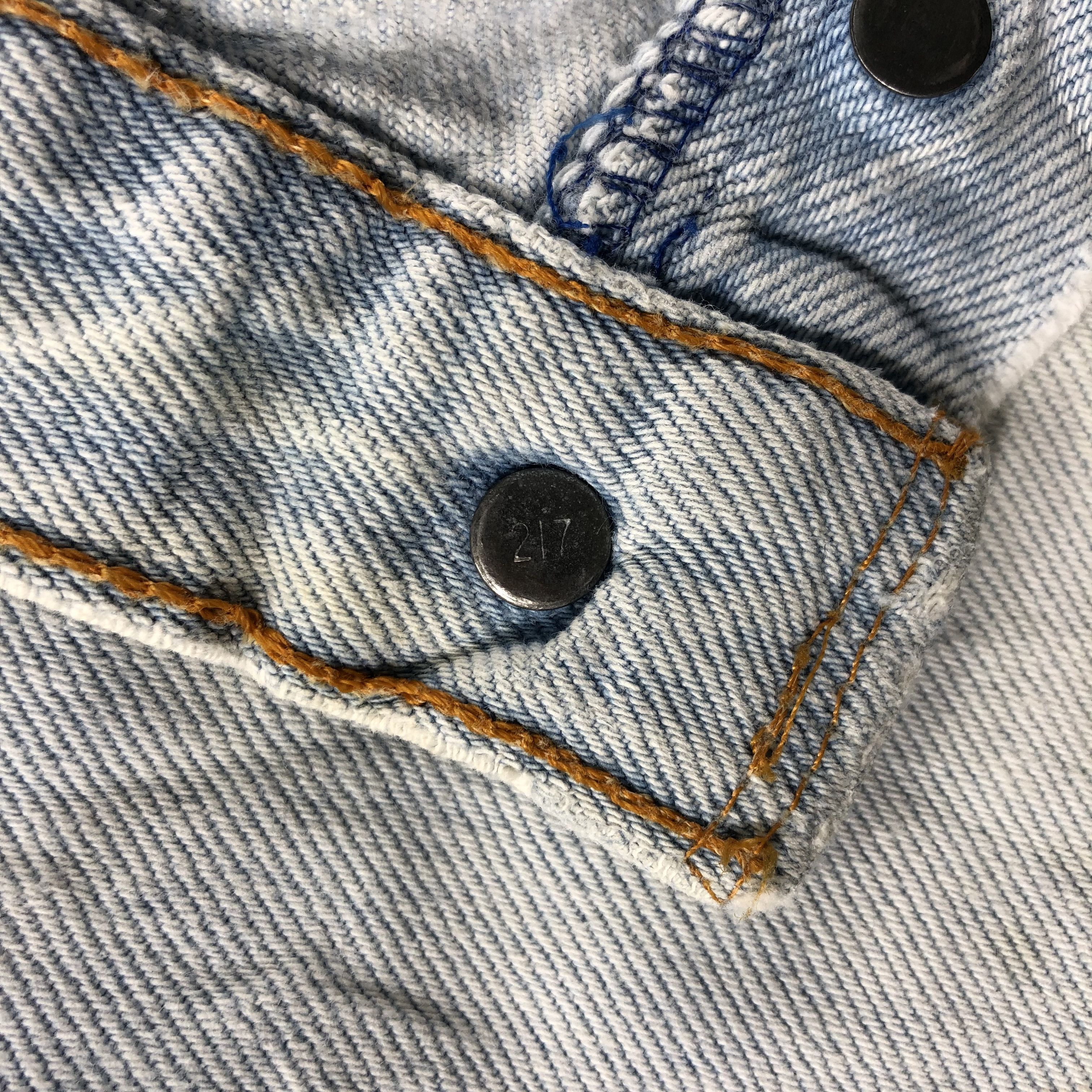 Levi's 90s Vintage Light Wash Levis 501 Jeans-J2621 Size US 32 / EU 48 - 12 Thumbnail