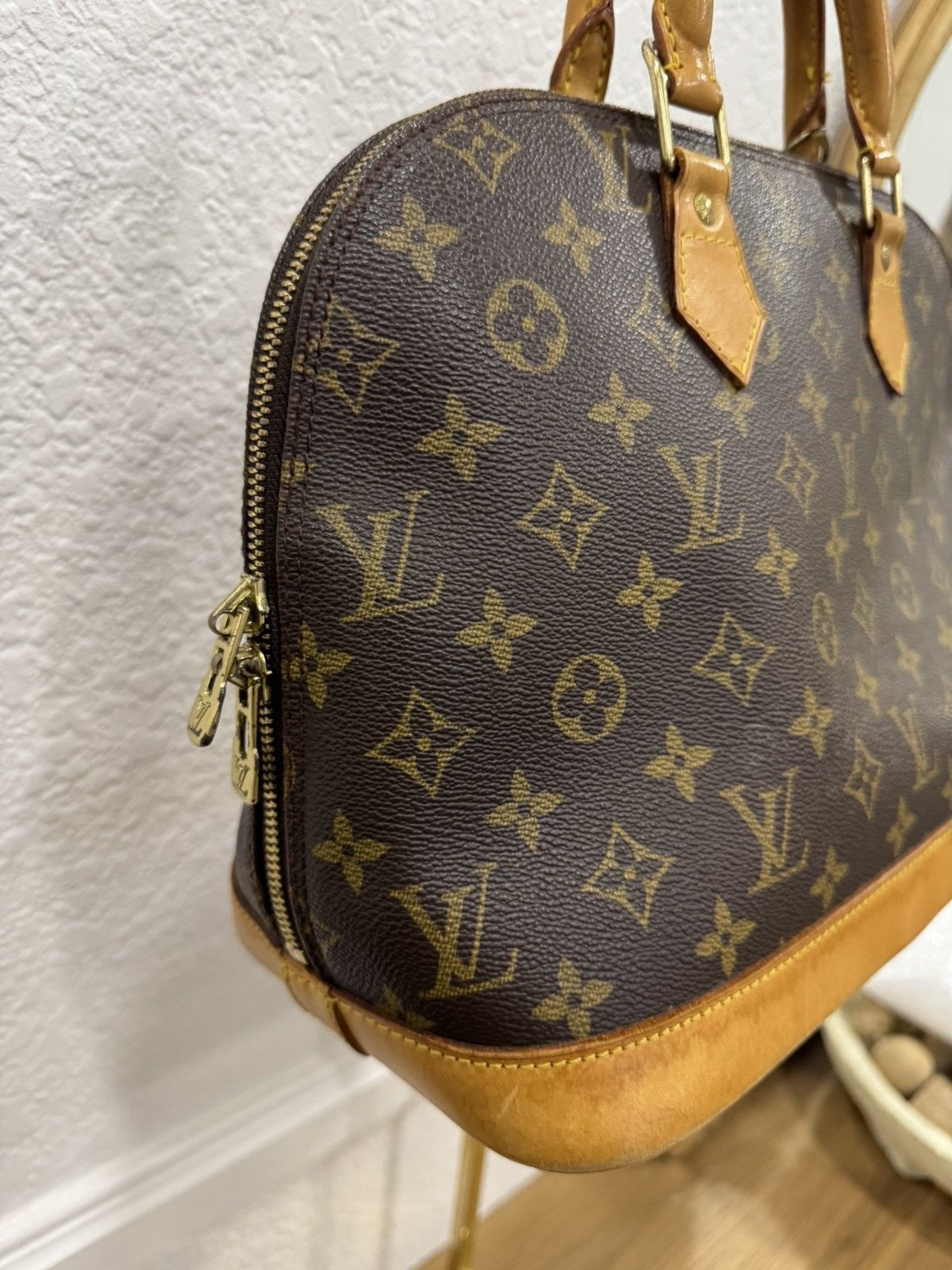 Louis Vuitton Louis Vuitton Alma PM Monogram Handbag Size ONE SIZE - 4 Thumbnail