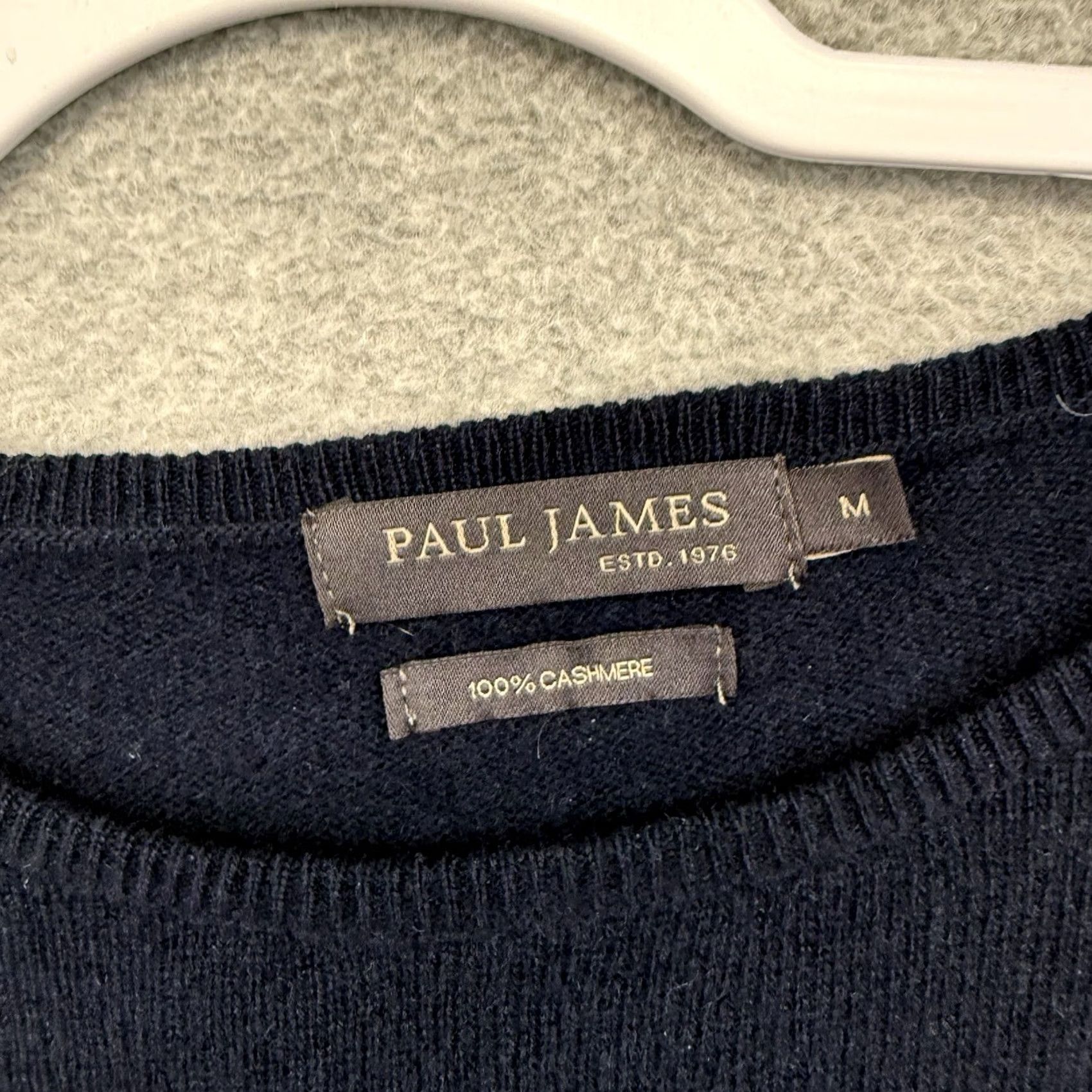 Paul Stuart Paul James Sweater Mens M Blue 100% Cashmere V-Neck Pullover Knit Navy Volvo? Size US M / EU 48-50 / 2 - 7 Thumbnail