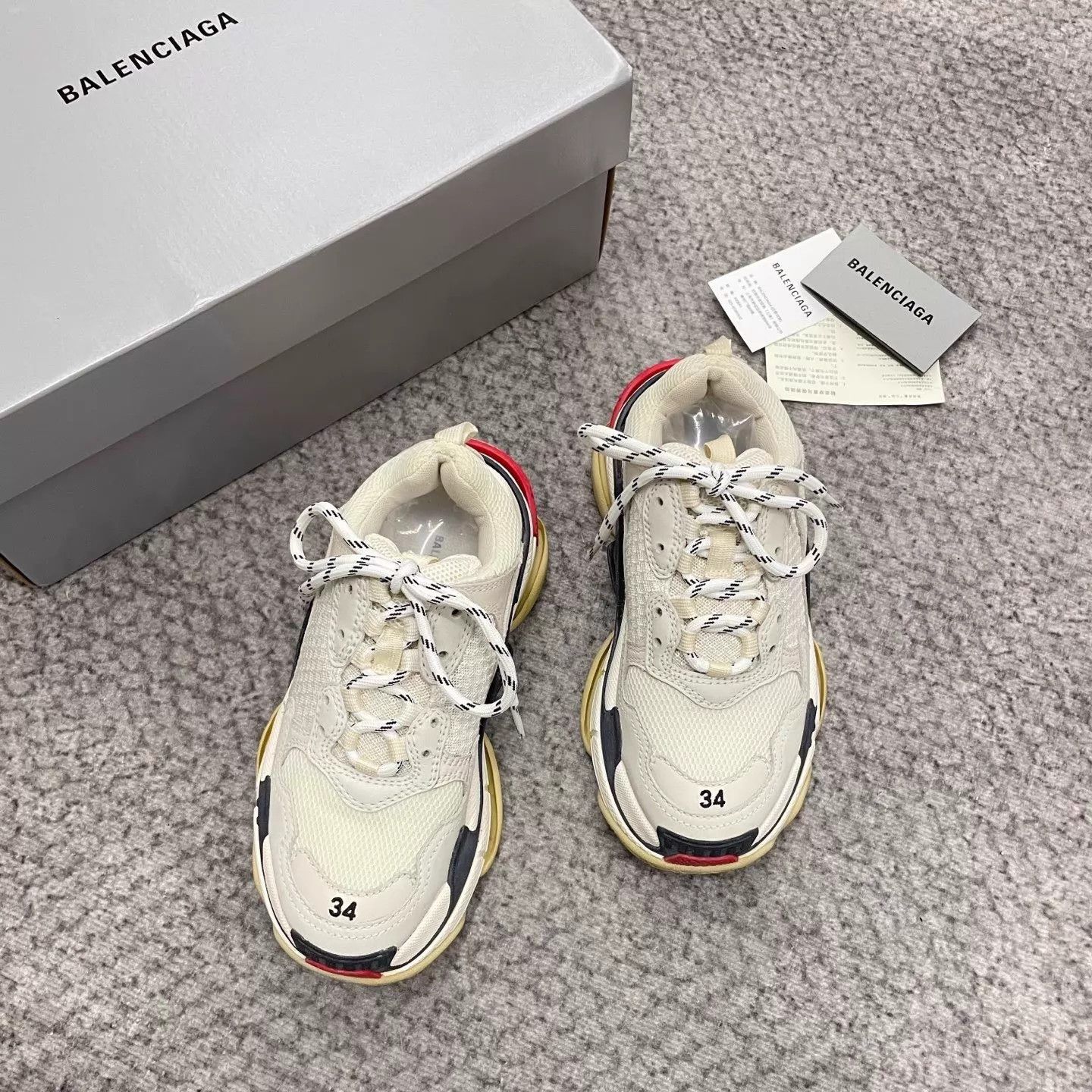 Balenciaga Balenciaga classic white women's 34 dad shoe Size US 4 / IT 34 - 2 Thumbnail