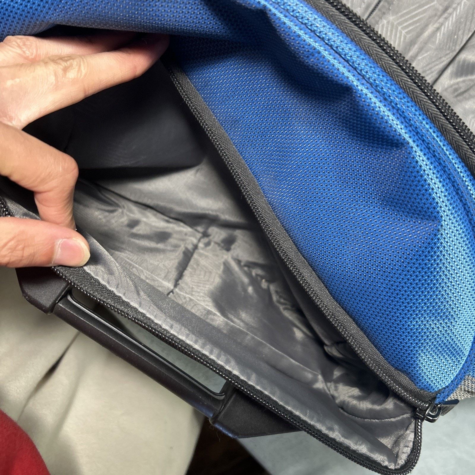 Patagonia FUL Rolling Luggage Duffle Travel Bag 22" Retractable Wheele Size ONE SIZE - 19 Thumbnail