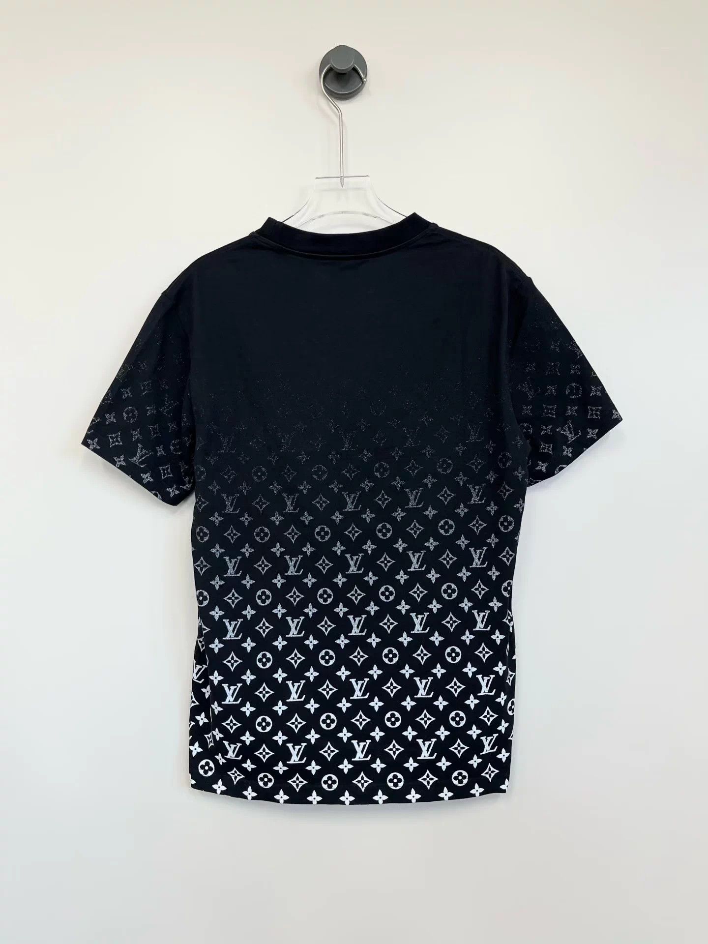 Louis Vuitton Louis Vuitton black monogram gradient logo short-sleeve top Size US S / EU 44-46 / 1 - 2 Thumbnail
