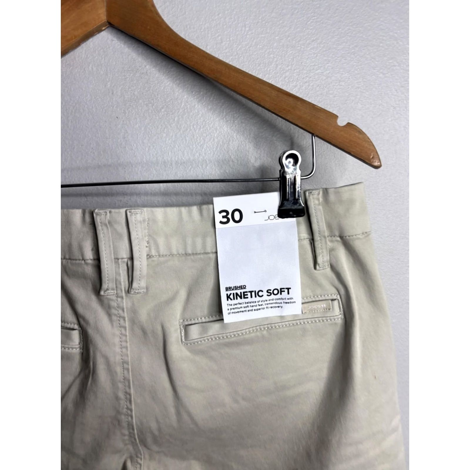 Vintage Joe's Jeans Shorts Mens 30 Beige Khaki Wheat Kinetic Soft Chino Stretch Casual Flat Front Pockets Belt Loops Inseam 9in Size 30 Mens Jeans Shorts Size US 30 / EU 46 - 2 Thumbnail