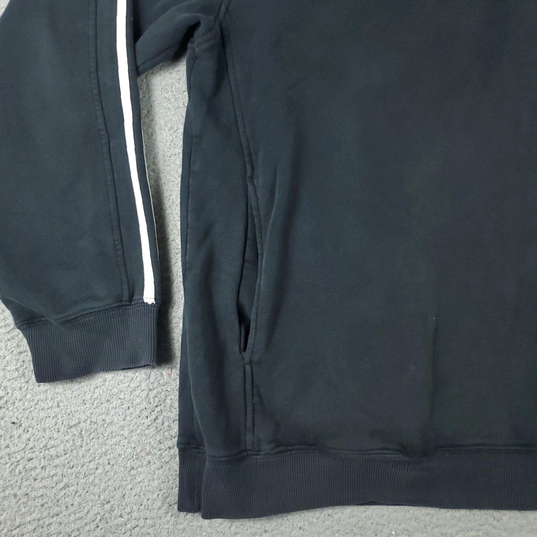 Adidas Adidas Hoodie Unisex Adults XL Black Pullover Sweatshirt Sweater Style Pullover Hooded Size US XL / EU 56 / 4 - 4 Thumbnail