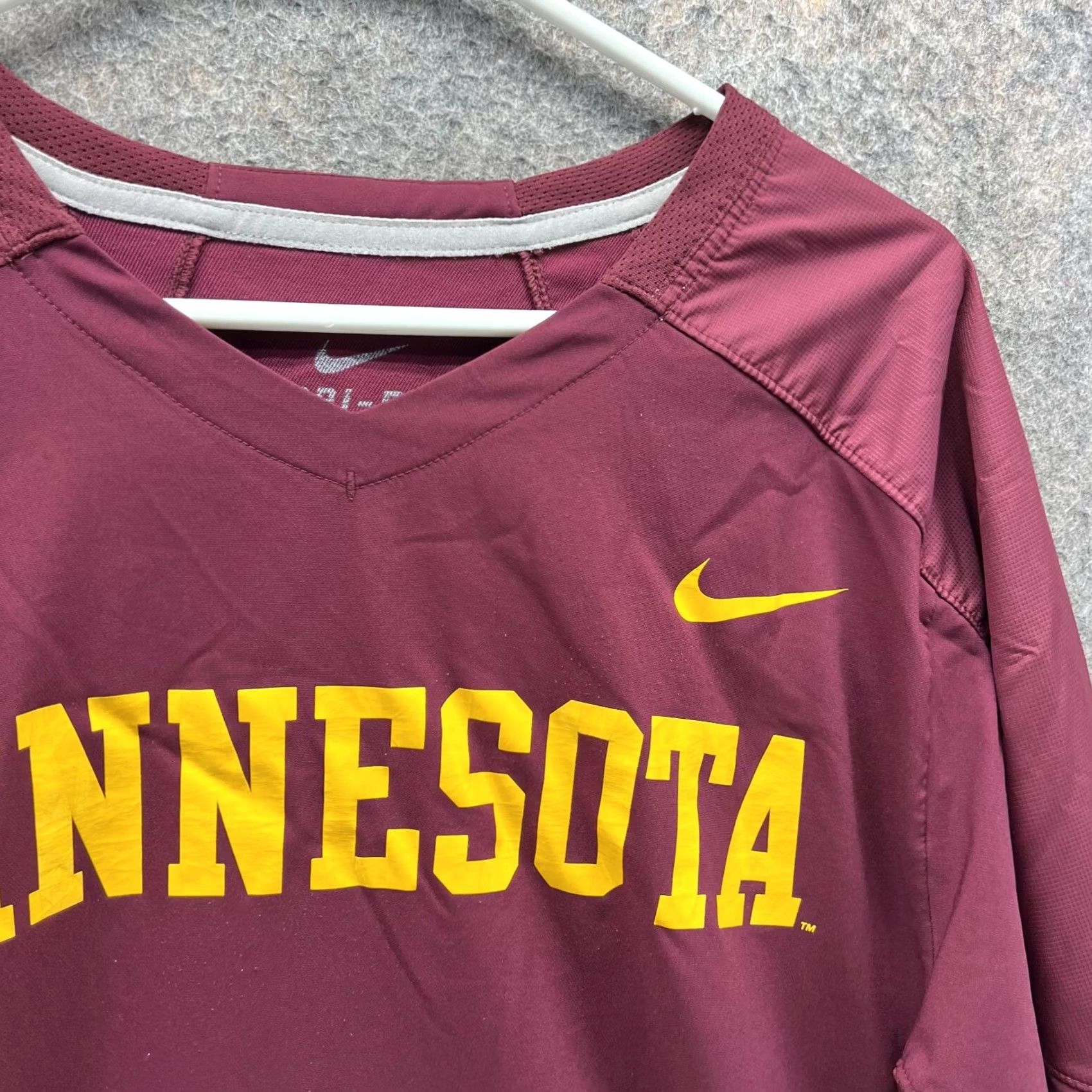 Nike Nike Sweatshirt Men Medium Pullover Burgundy Red Dri-Fit Athletic Logo Crew Neck All Seasons Sportswear Mens Size US M / EU 48-50 / 2 - 7 Thumbnail