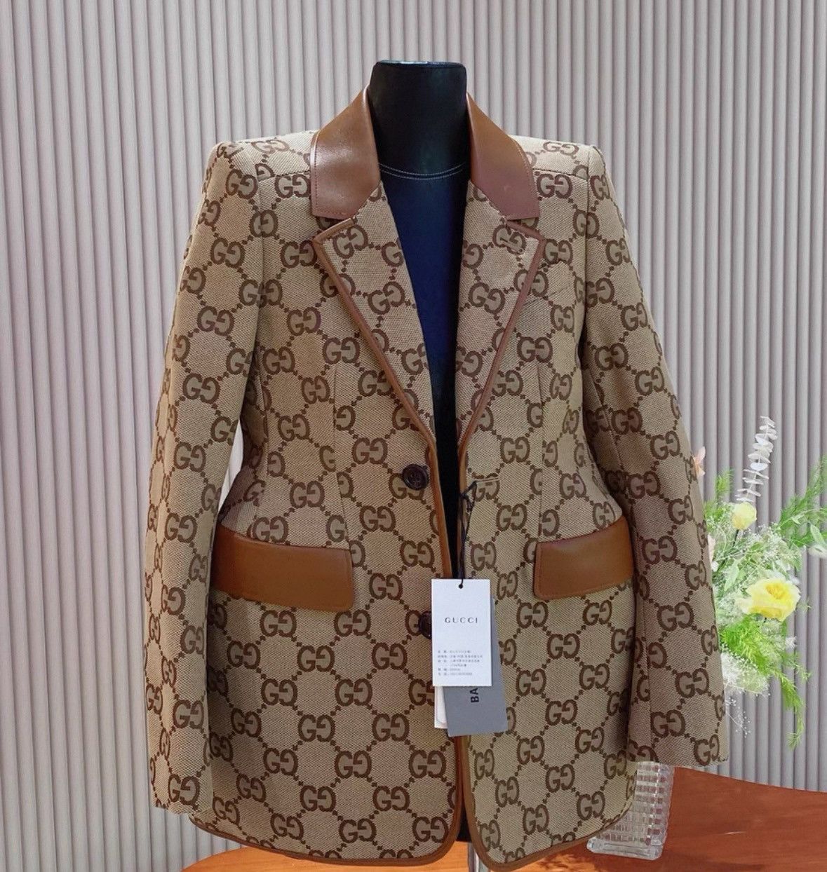 Gucci Gucci Full-print old-fashioned leather suit jacket Size XS / US 0-2 / IT 36-38 - 1 Thumbnail
