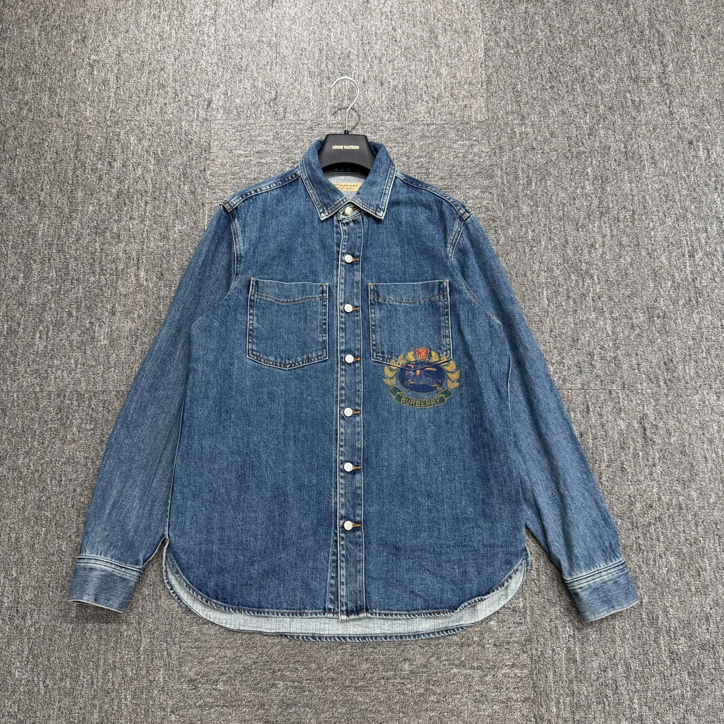 Burberry Burberry Horseferry Print Denim Shirt 45-110-75-79 Size US S / EU 44-46 / 1 - 1 Thumbnail