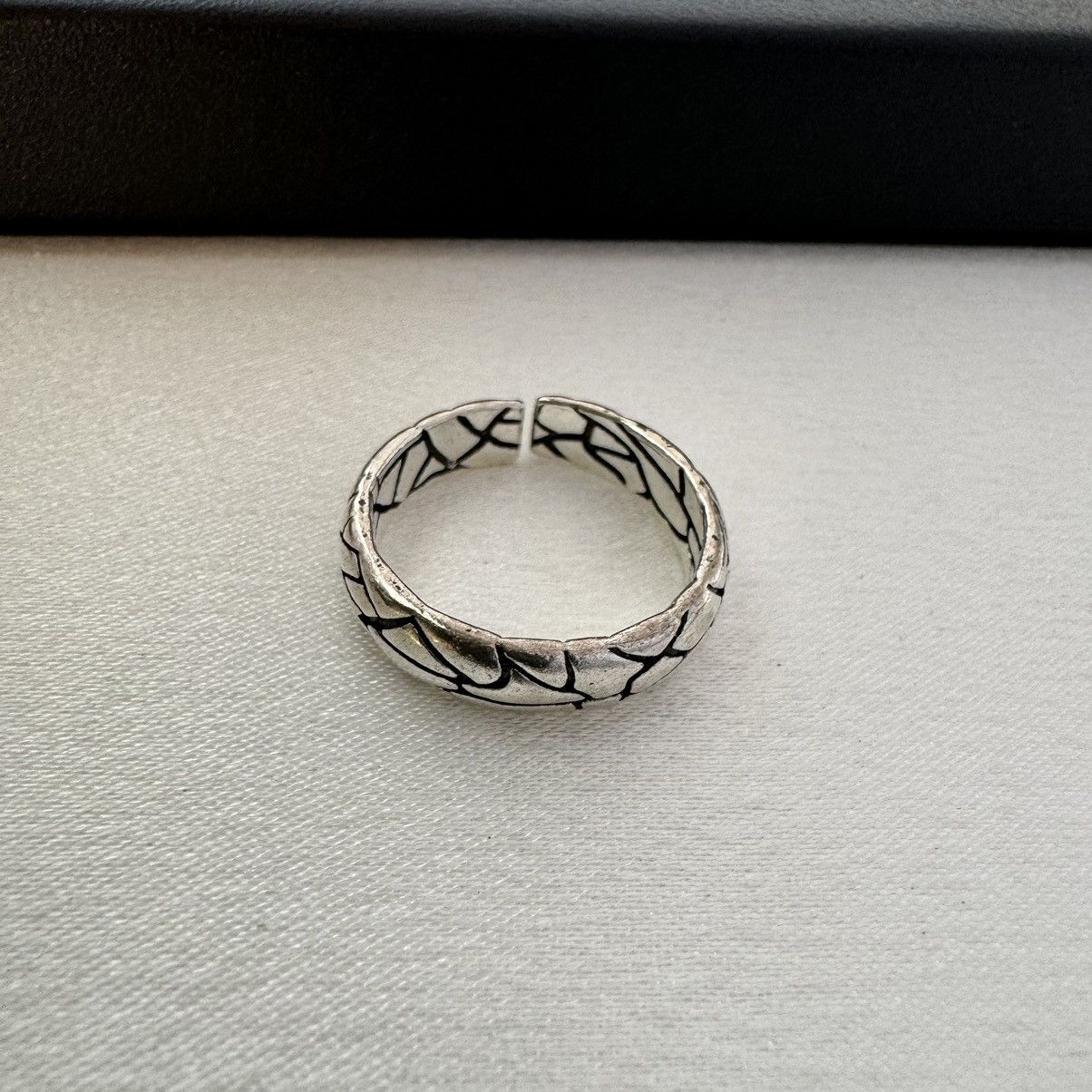 Other Crack Pattern Open Ring for Men Women,Hip Hop Unisex Style Size ONE SIZE - 1 Thumbnail