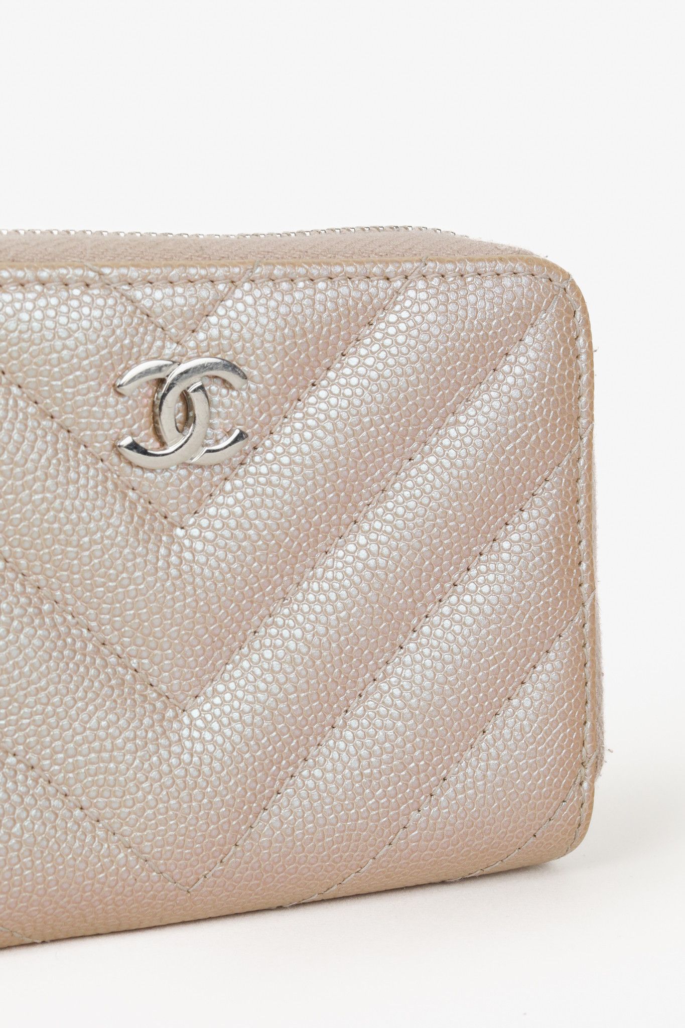 Chanel Chanel Iridescent Caviar Zippered Coin Purse Chevron Size ONE SIZE - 5 Thumbnail