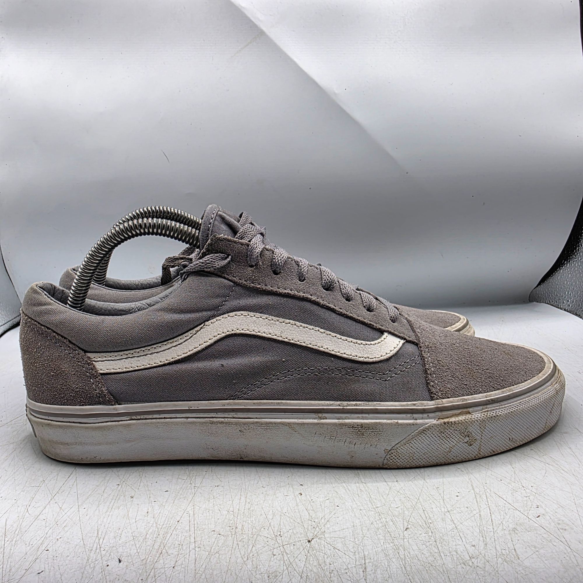 Vans Vans Old Skool Mens Size 10 Gray White Sneaker Shoes Skate C Size US 10 / EU 43 - 13 Thumbnail
