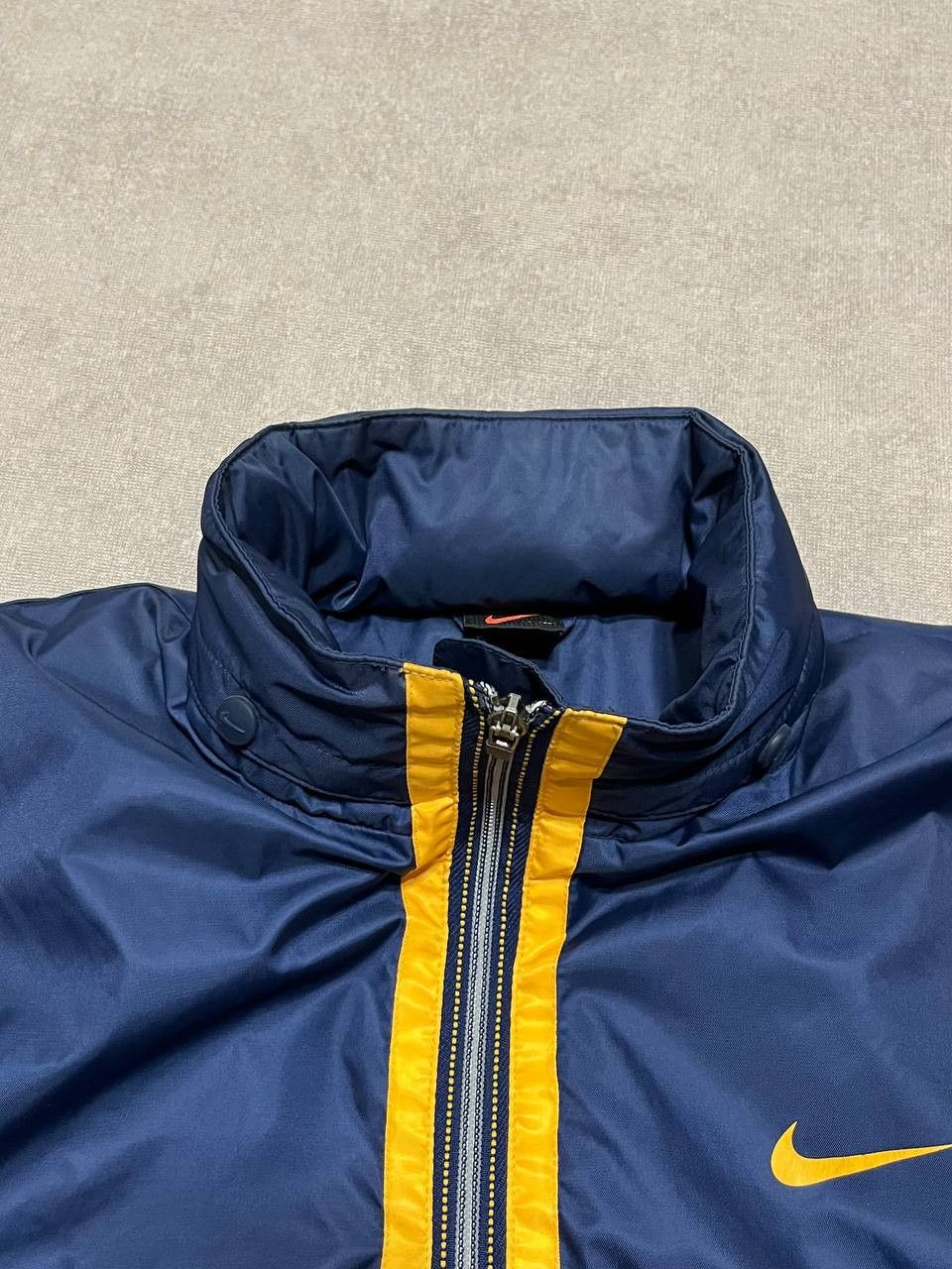 Nike Vintage Nike Windbreaker Track Jacket Big Logo Men Size US M / EU 48-50 / 2 - 13 Thumbnail
