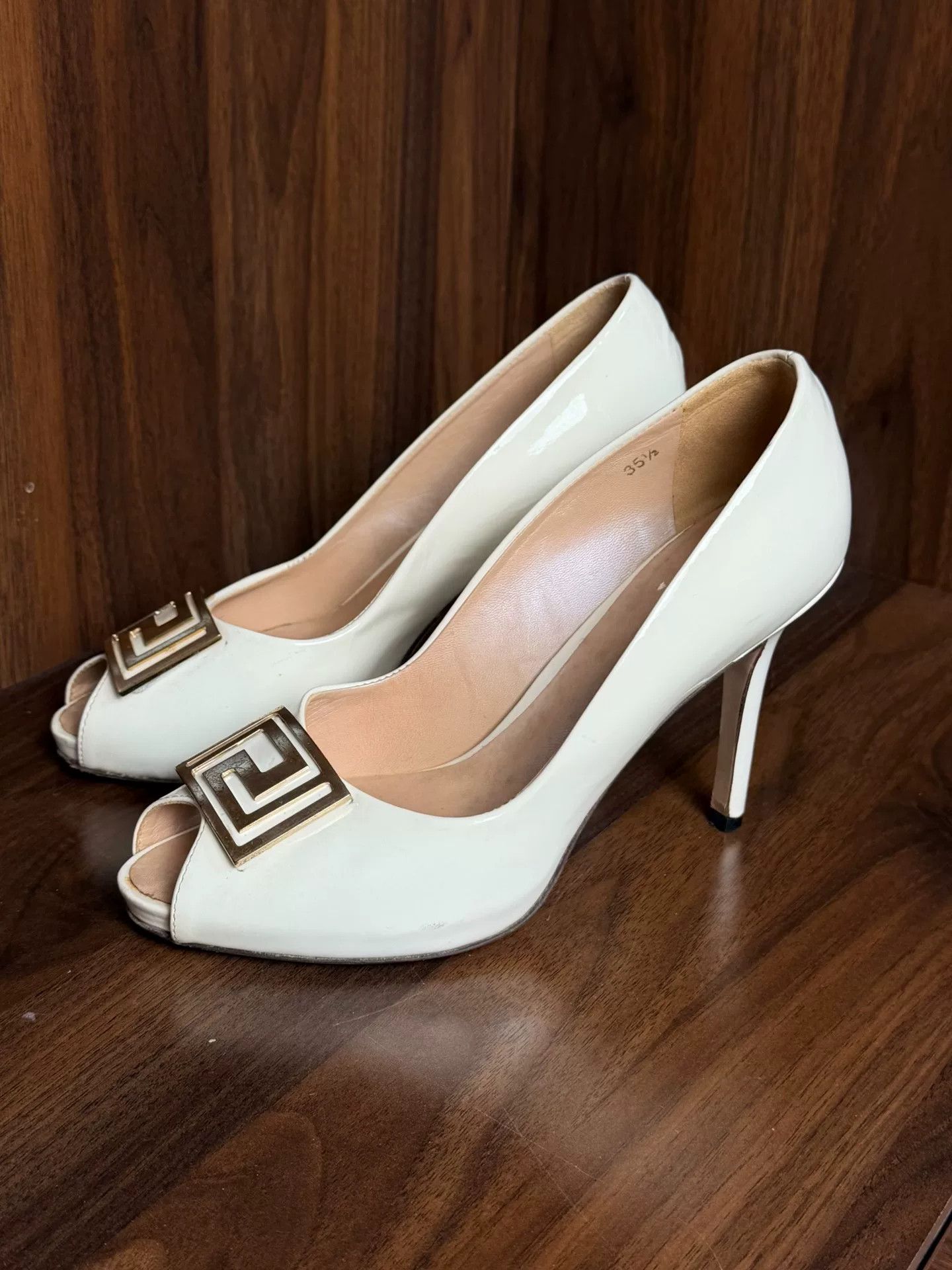 Versace Versace White Lowtop Sneakers us_5-5 Women Size US 5.5 / IT 35.5 - 1 Thumbnail