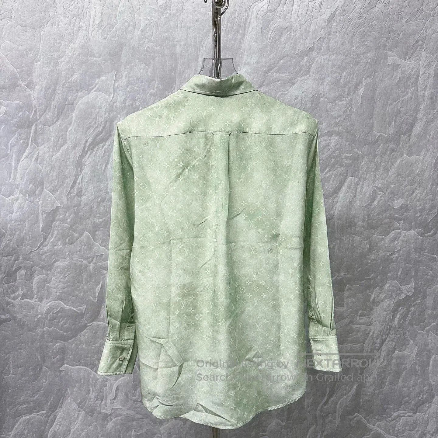 Louis Vuitton Louis Vuitton Logo Silk Shirt in Green. Size S / US 4 / IT 40 - 4 Thumbnail