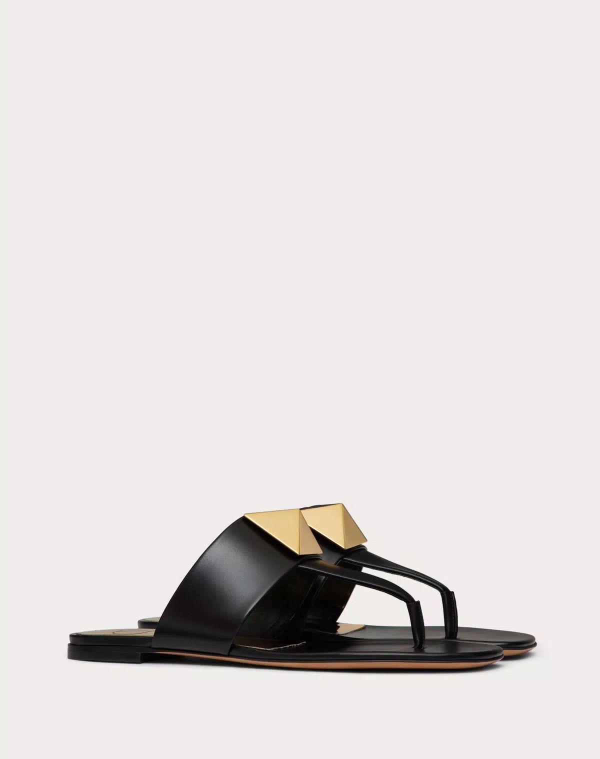 Valentino o1s1wg110625 One Stud Flat Thong Sandal In Calfskin in Black Size US 6.5 / IT 36.5 - 2 Thumbnail