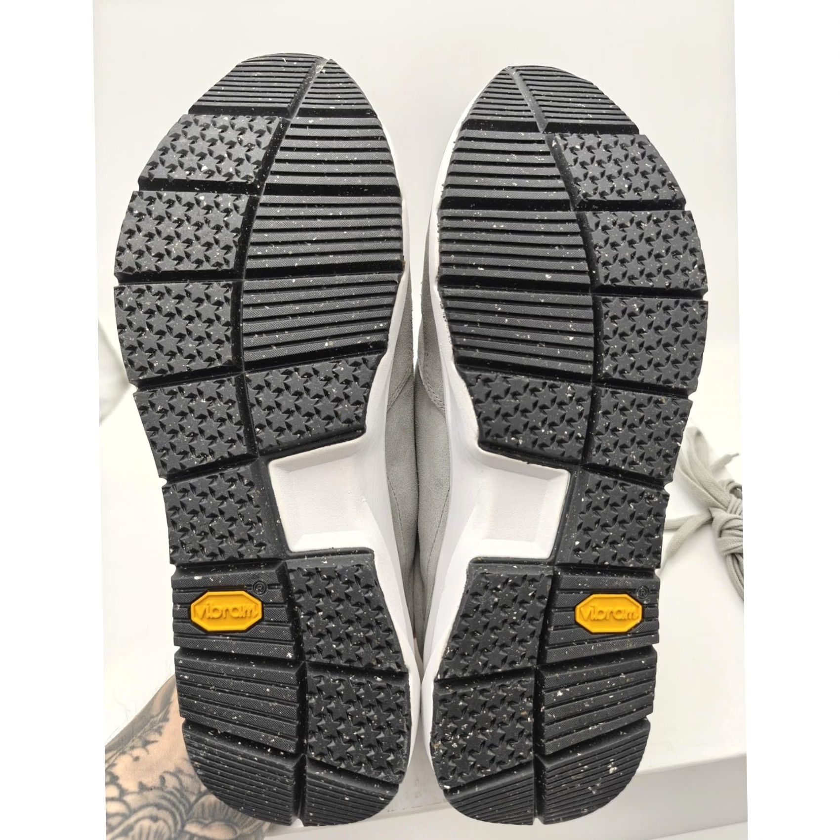Vibram Nevtra Hakone V.1 Shoes Mens 9.5 Gray Suede Low Top Running Vibram Sneaker Size US M / EU 48-50 / 2 - 6 Thumbnail