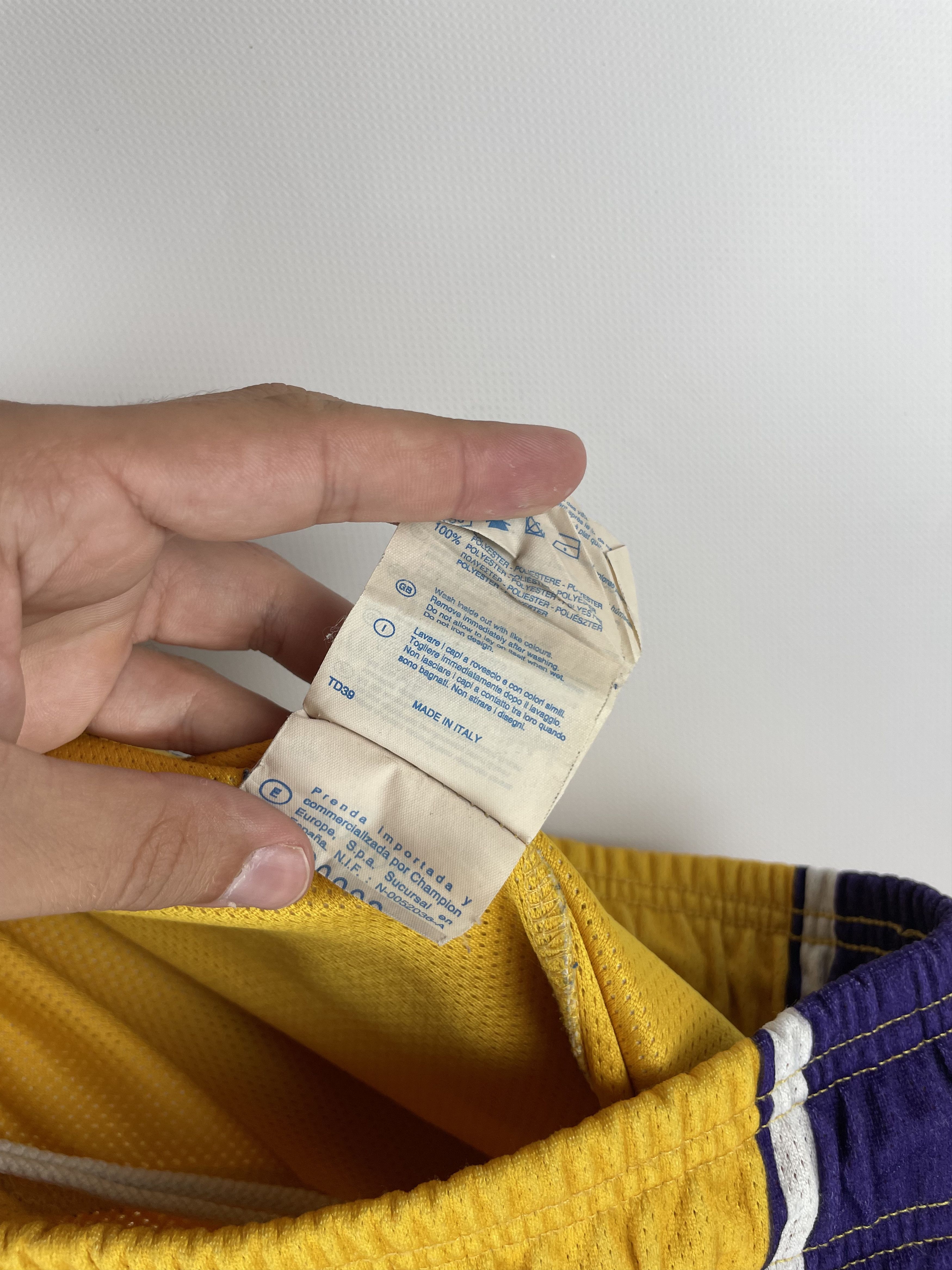 Champion Vintage Champion Lakers Shorts Size US 34 / EU 50 - 12 Thumbnail