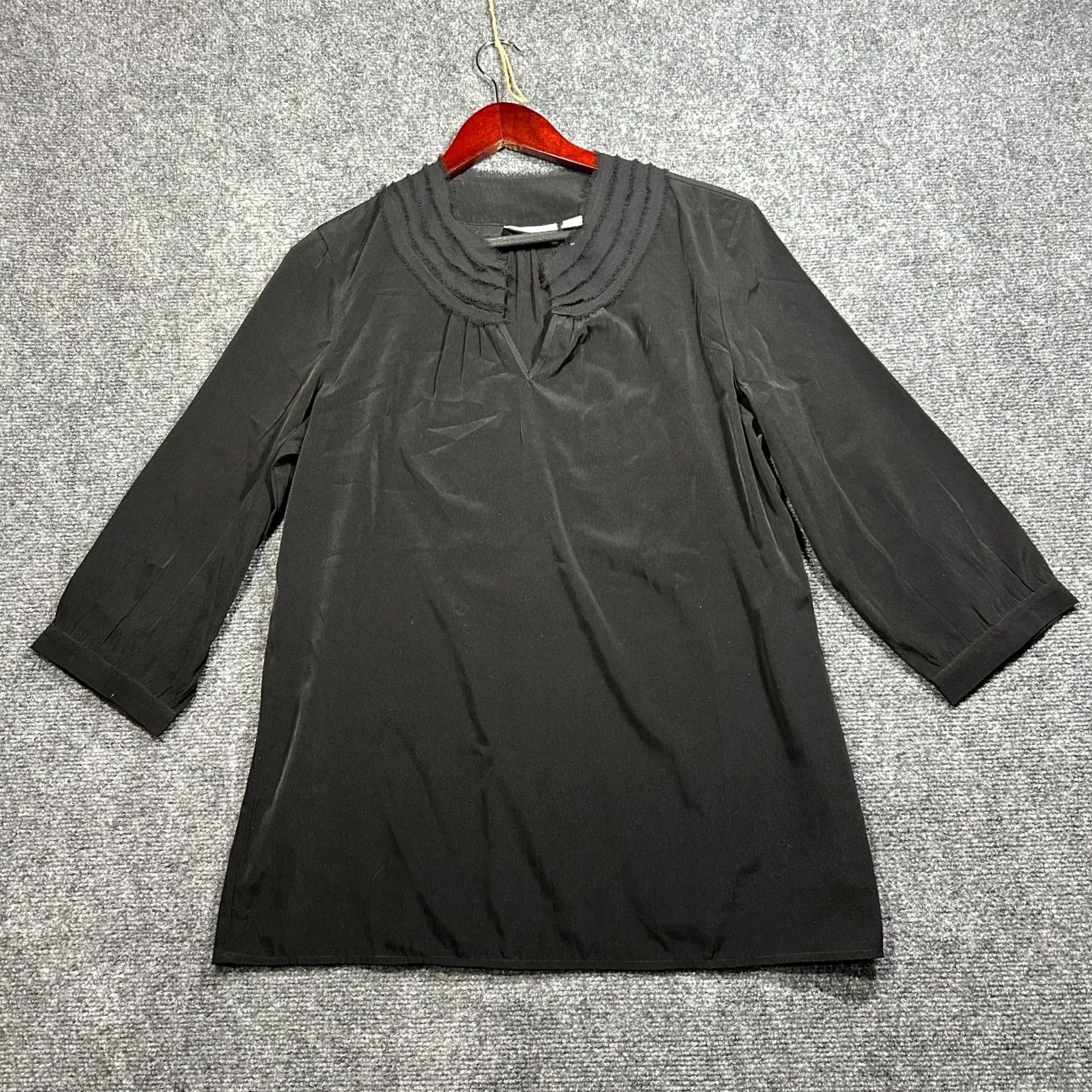 Vintage Chicos Blouse Women's Medium Black V-Neck 3/4 Sleeve Pullover Notched Neck Button Cuffs Size M / US 6-8 / IT 42-44 - 2 Thumbnail