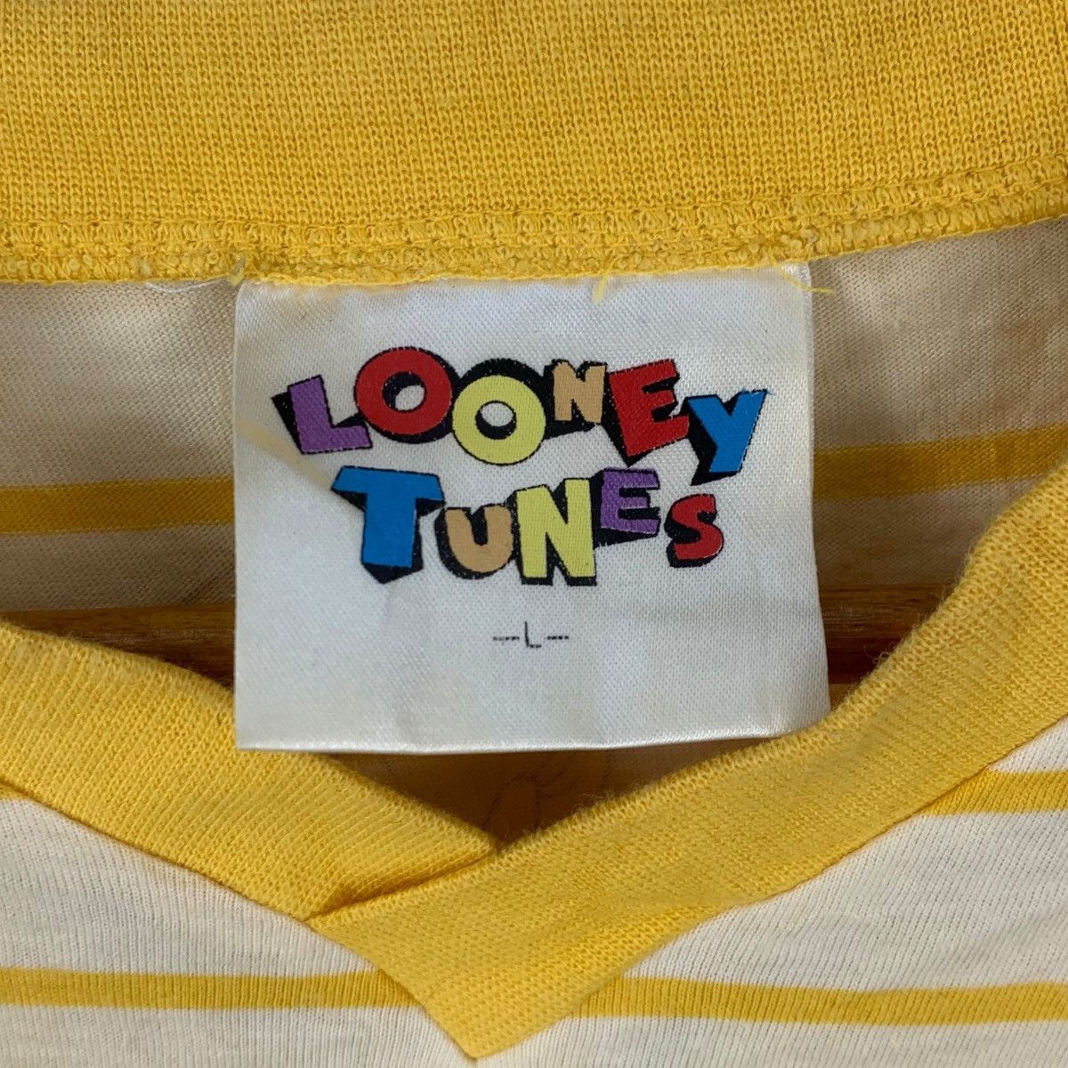 Warner Bros Vintage 1997 LOONEY TUNES TWEETY Bird Cartoon Tee Shirt Top Size L / US 10 / IT 46 - 6 Thumbnail