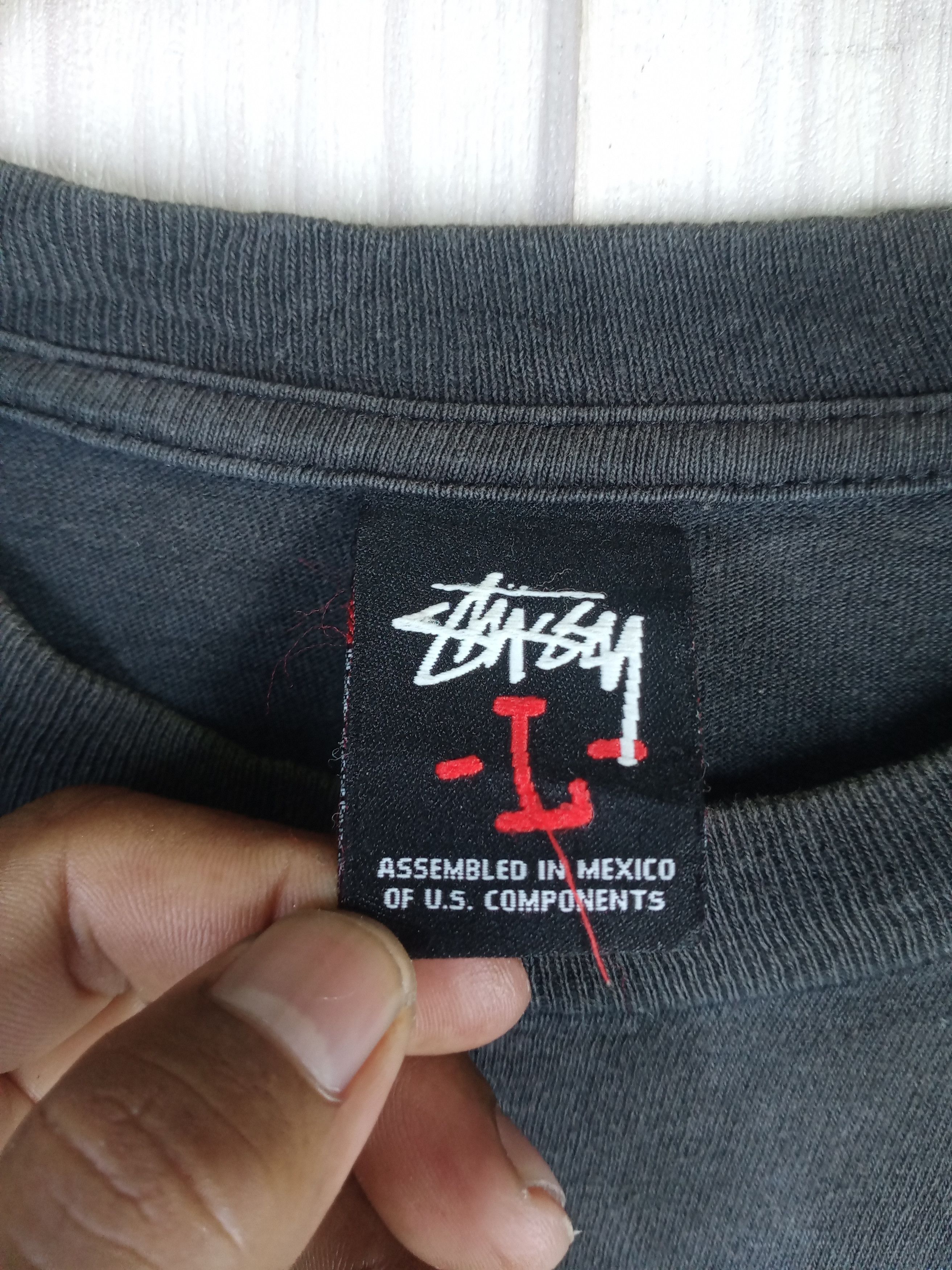 Stussy Rare Vintage Stussy Distressed Tshirt Size US L / EU 52-54 / 3 - 8 Thumbnail
