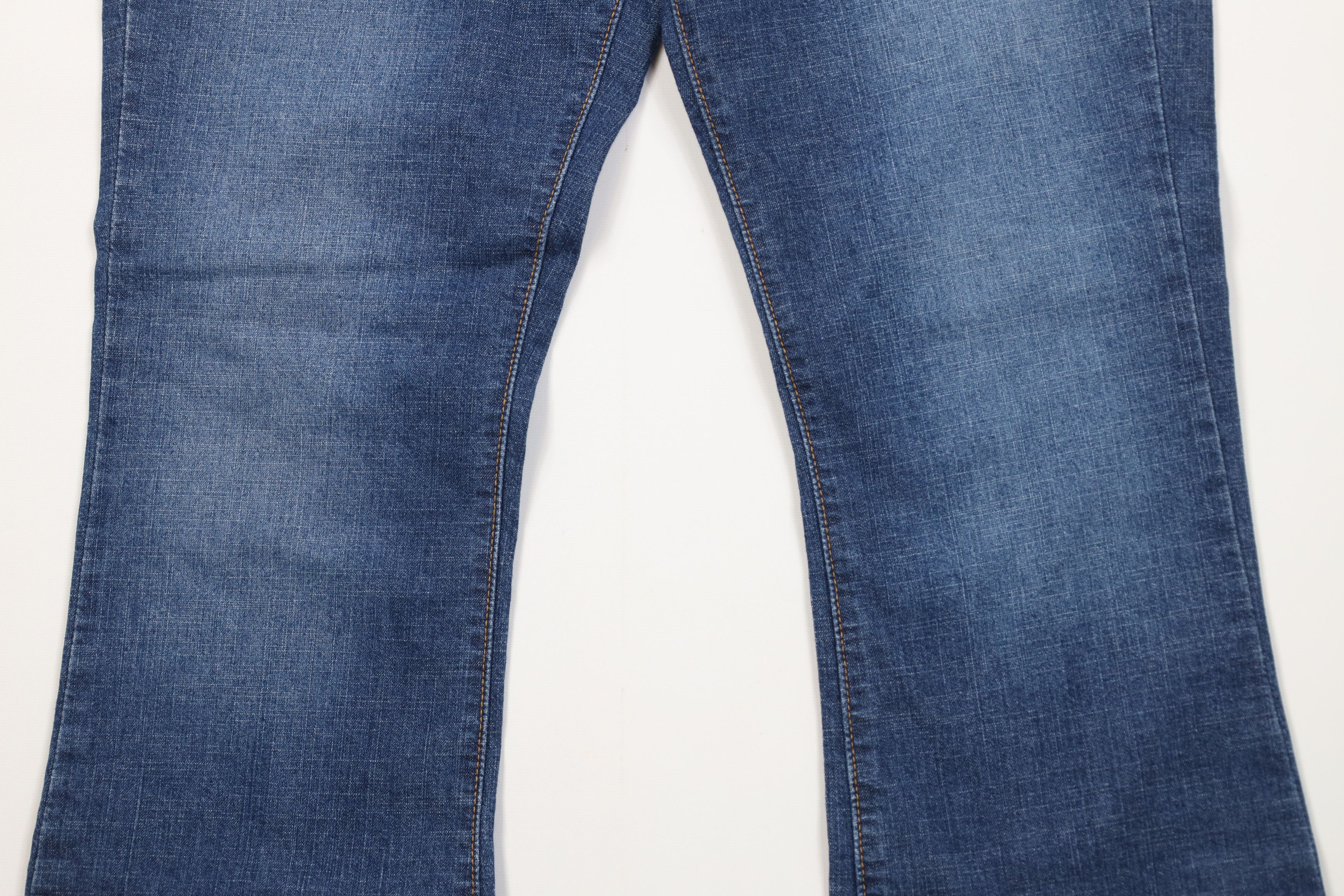 Levi's Vintage Y2K 2004 Levis 515 Flared Wide Leg Boot Cut Jeans Size 34" / US 12 / IT 48 - 3 Thumbnail