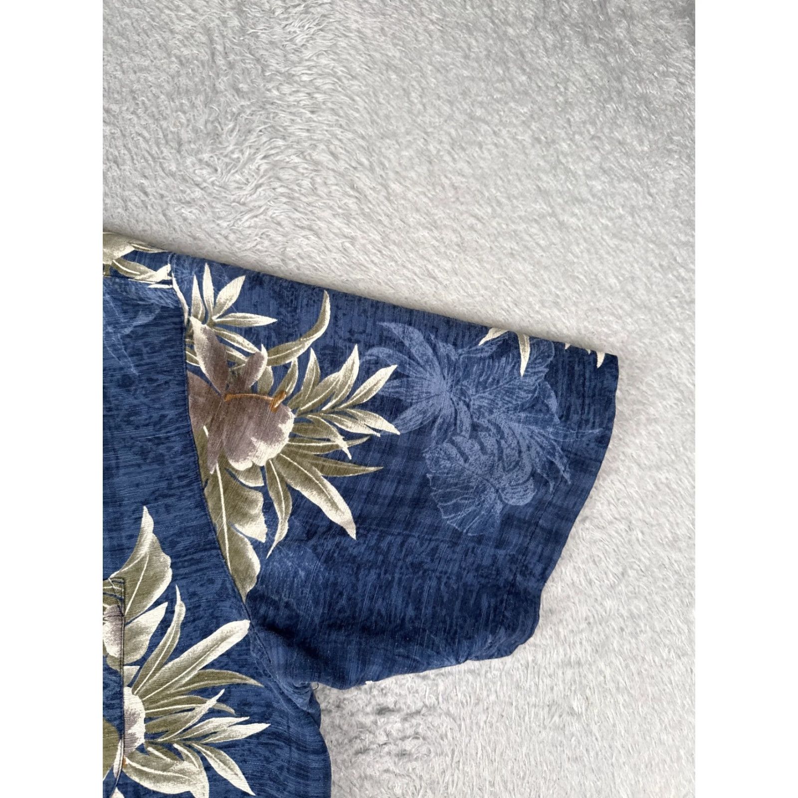 Vintage Batik Bay Shirt Men XL Blue Floral Silk Button-Up Hawaiian vacation resort Luau Aloha 100% Silk Batik Bay Mens Button-Up Shirt Size US XL / EU 56 / 4 - 2 Thumbnail